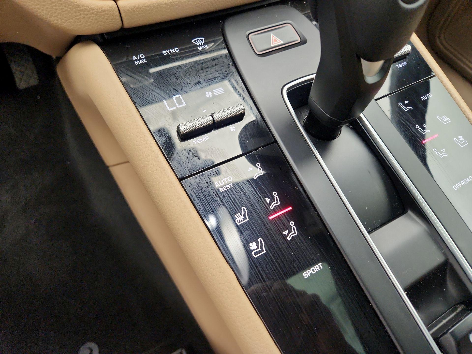 Thumbnail: 2022 Porsche Macan - 17