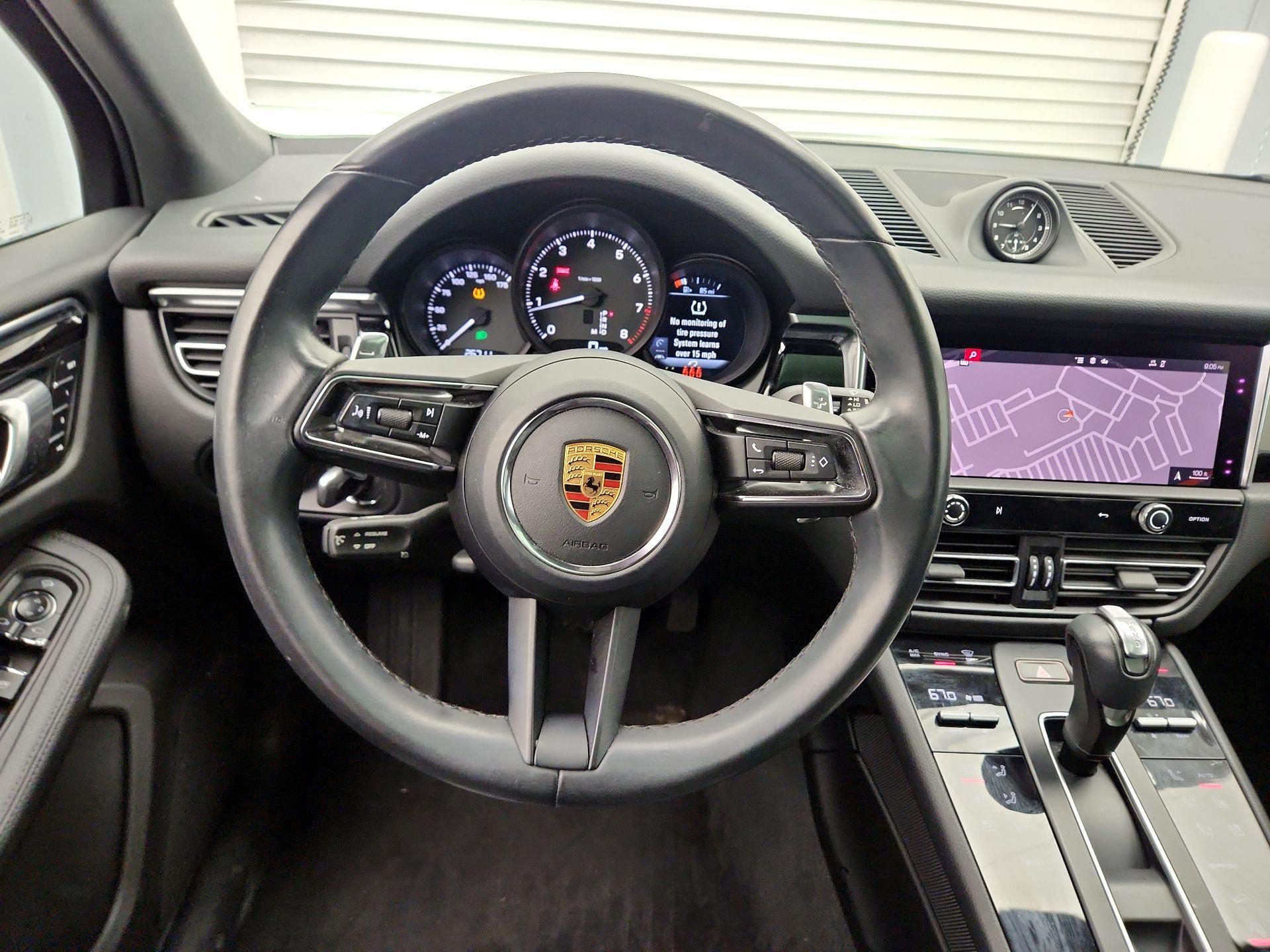 Thumbnail: 2022 Porsche Macan - 10