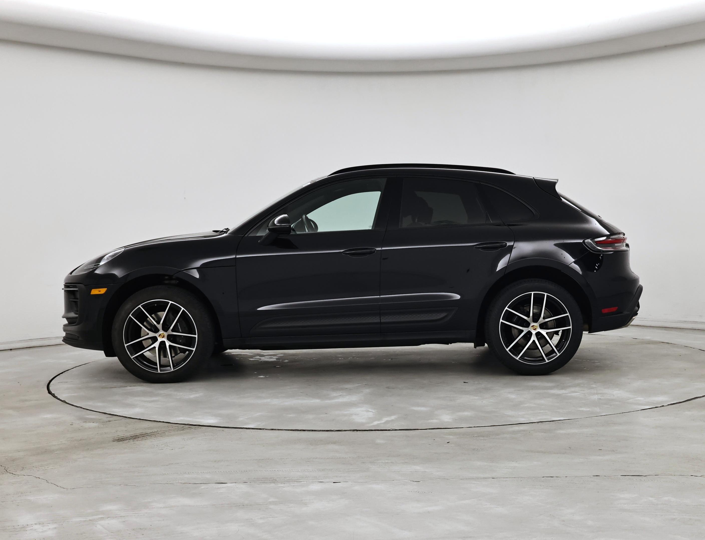 Thumbnail: 2022 Porsche Macan - 3
