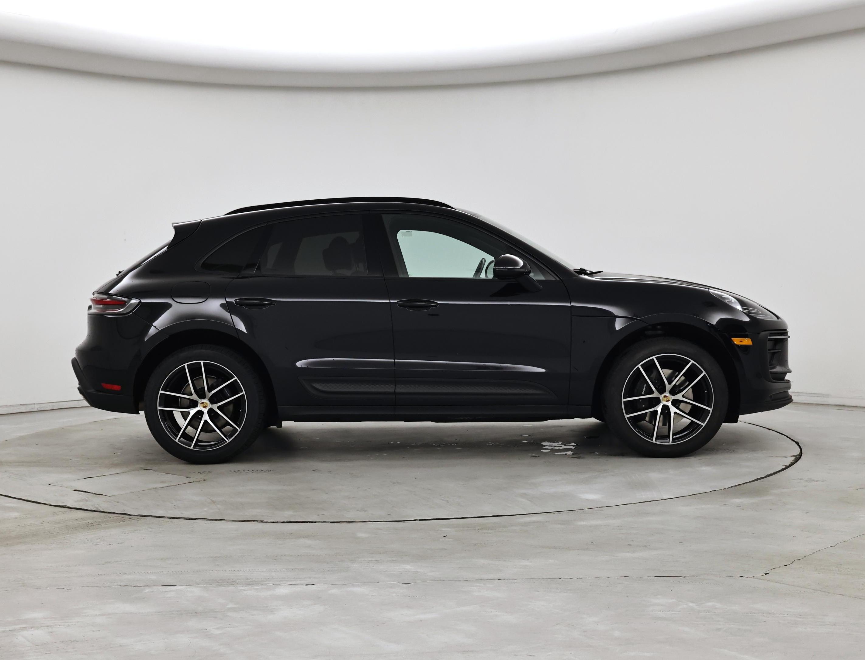 Thumbnail: 2022 Porsche Macan - 7