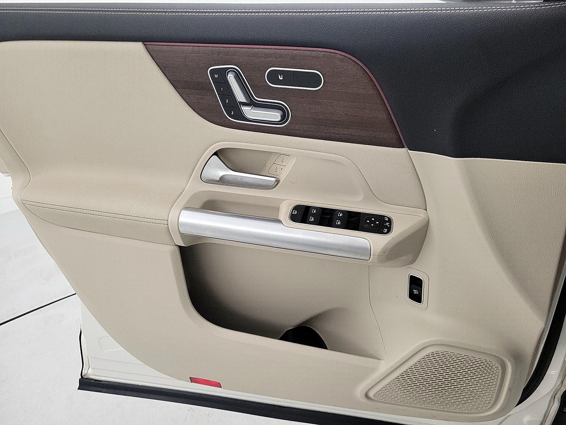 Thumbnail: 2023 Mercedes-Benz GLA - 12