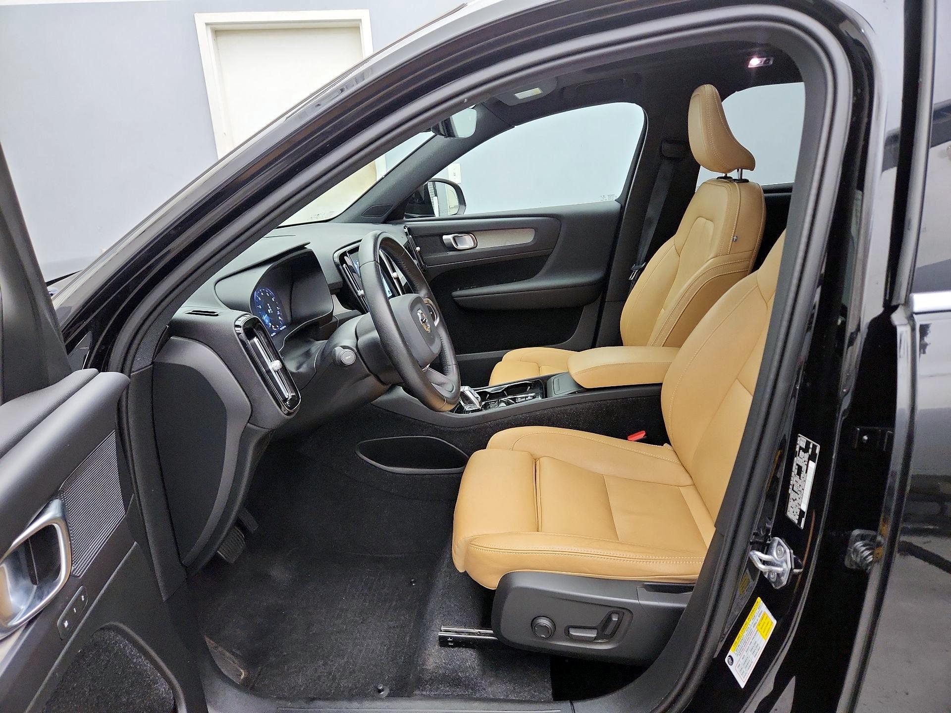 Thumbnail: 2020 Volvo XC40 - 11