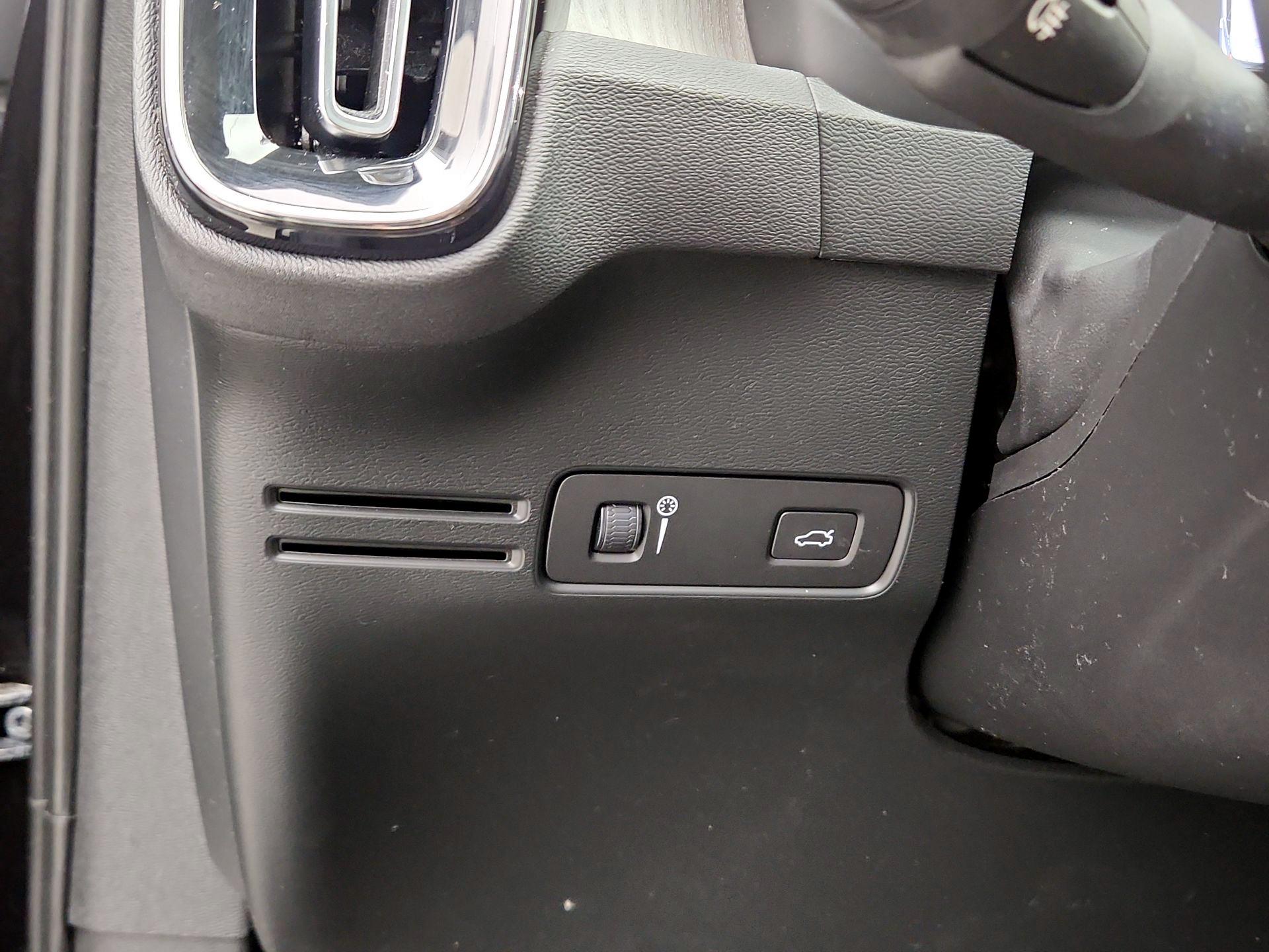 Thumbnail: 2020 Volvo XC40 - 13
