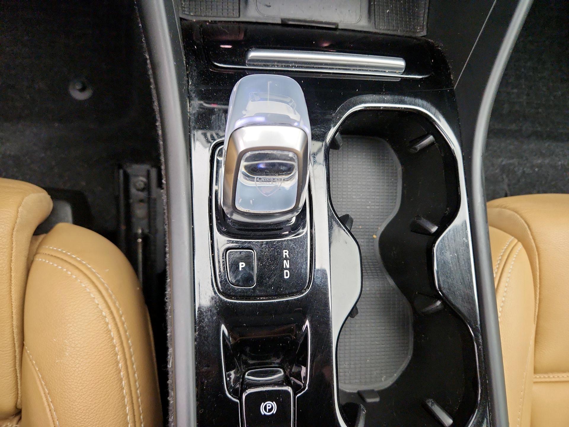 Thumbnail: 2020 Volvo XC40 - 18