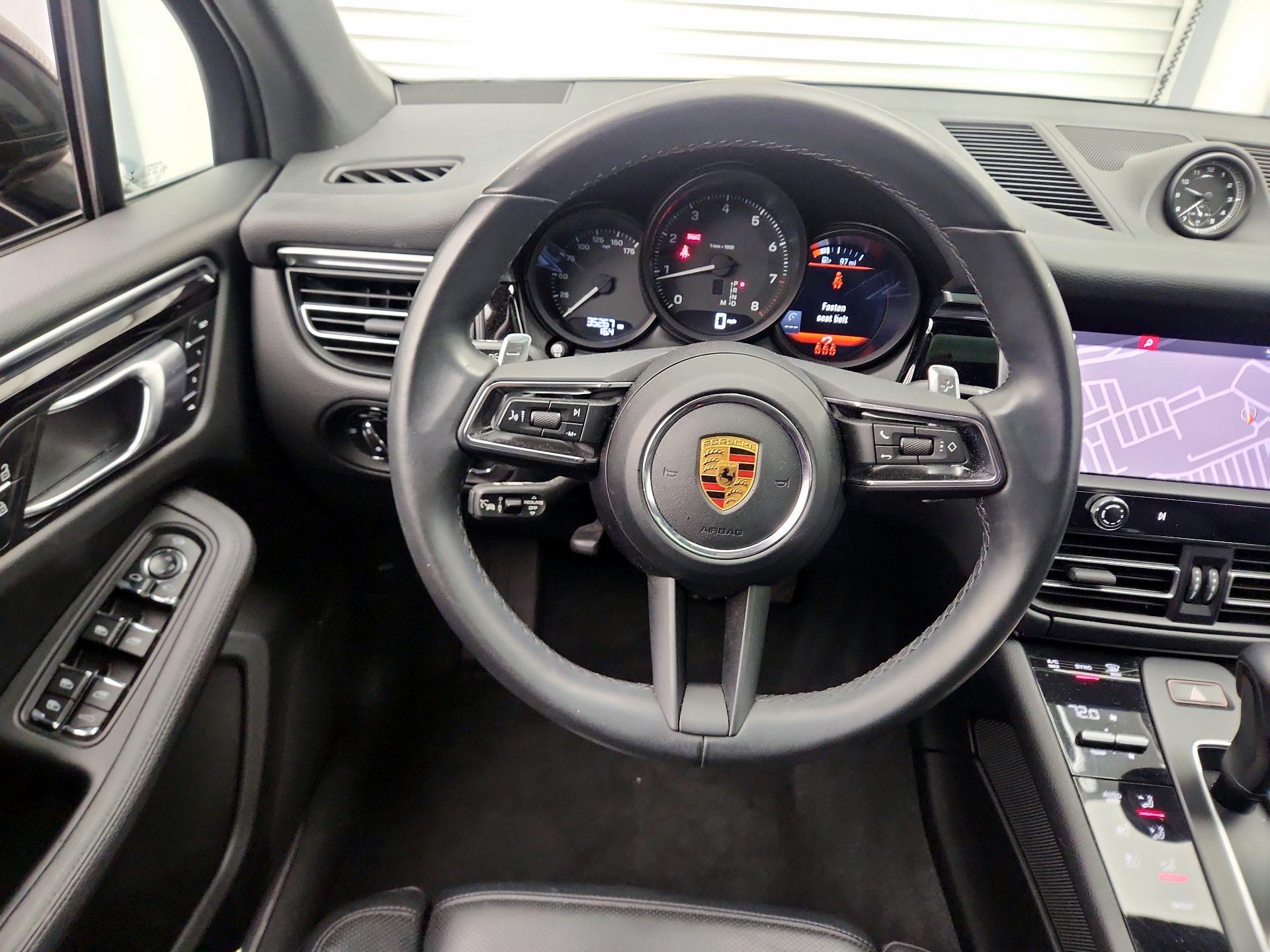 Thumbnail: 2023 Porsche Macan - 10