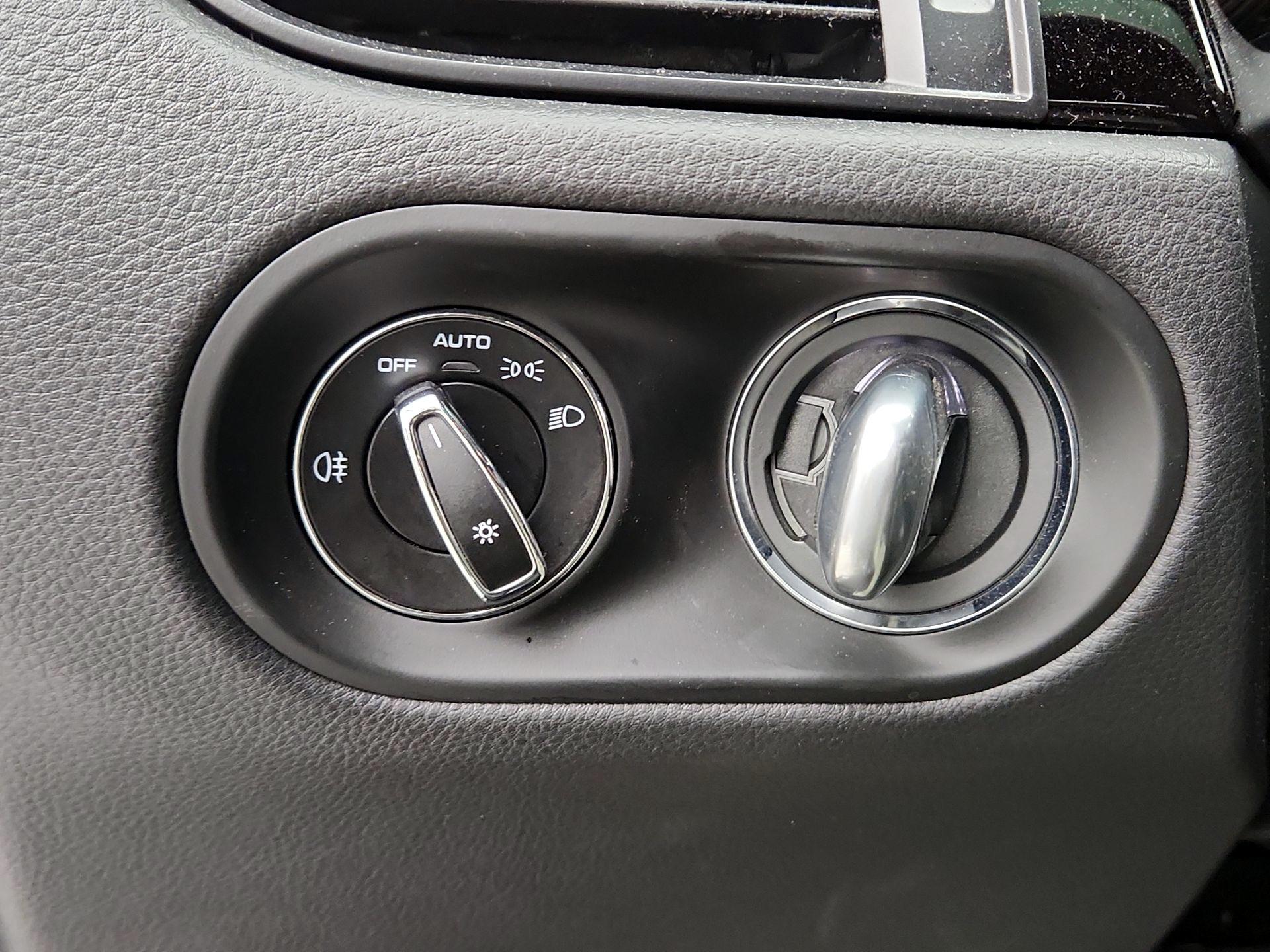 Thumbnail: 2023 Porsche Macan - 13