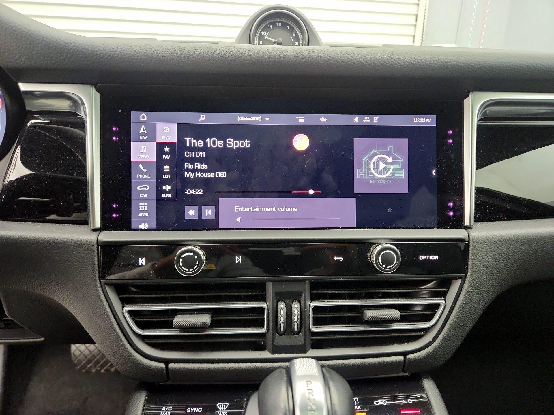 Thumbnail: 2023 Porsche Macan - 16