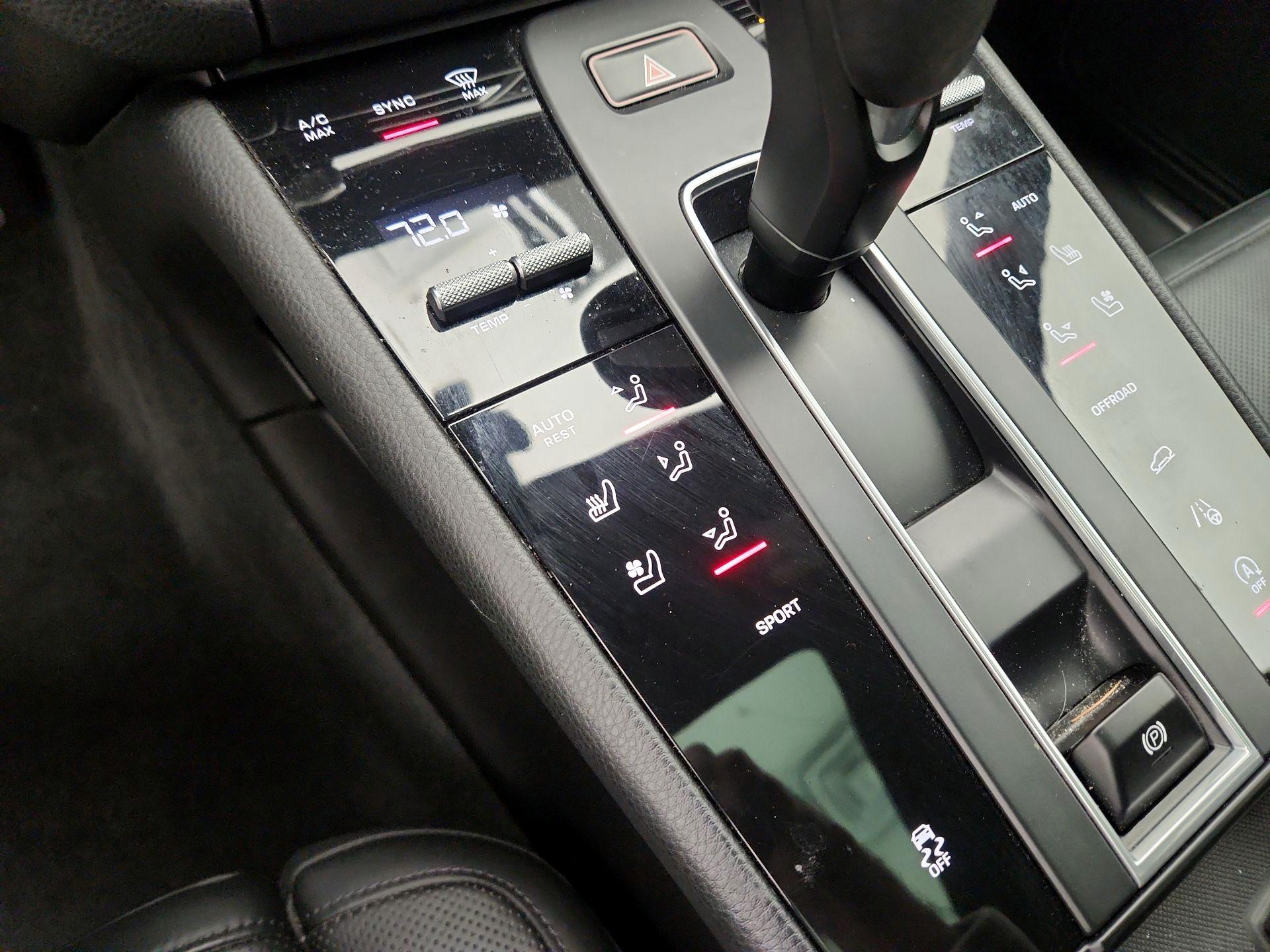 Thumbnail: 2023 Porsche Macan - 17