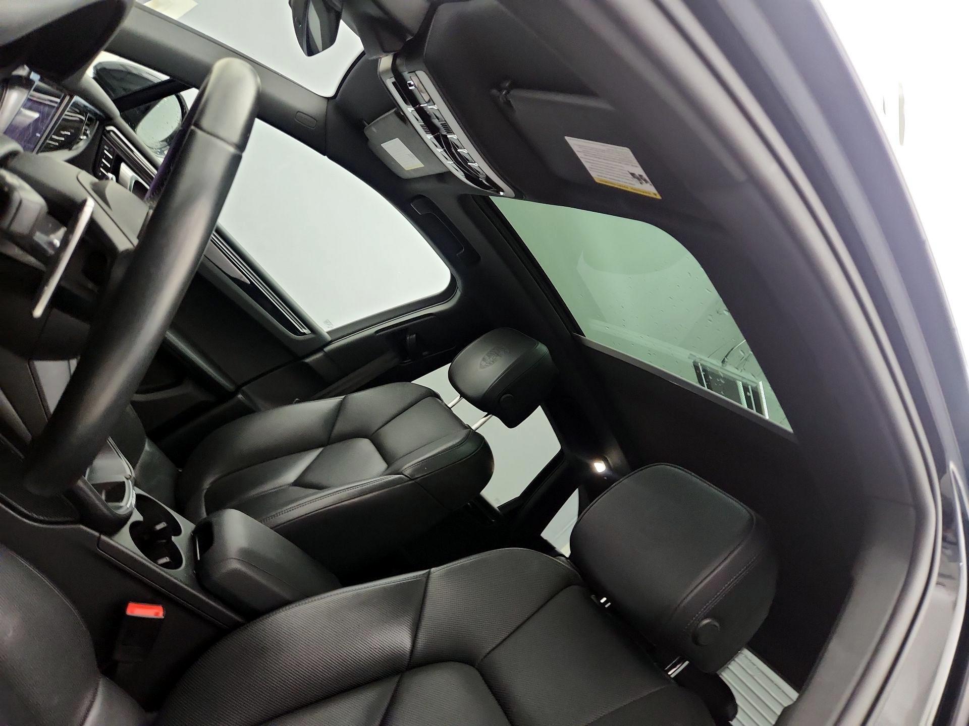 Thumbnail: 2023 Porsche Macan - 20