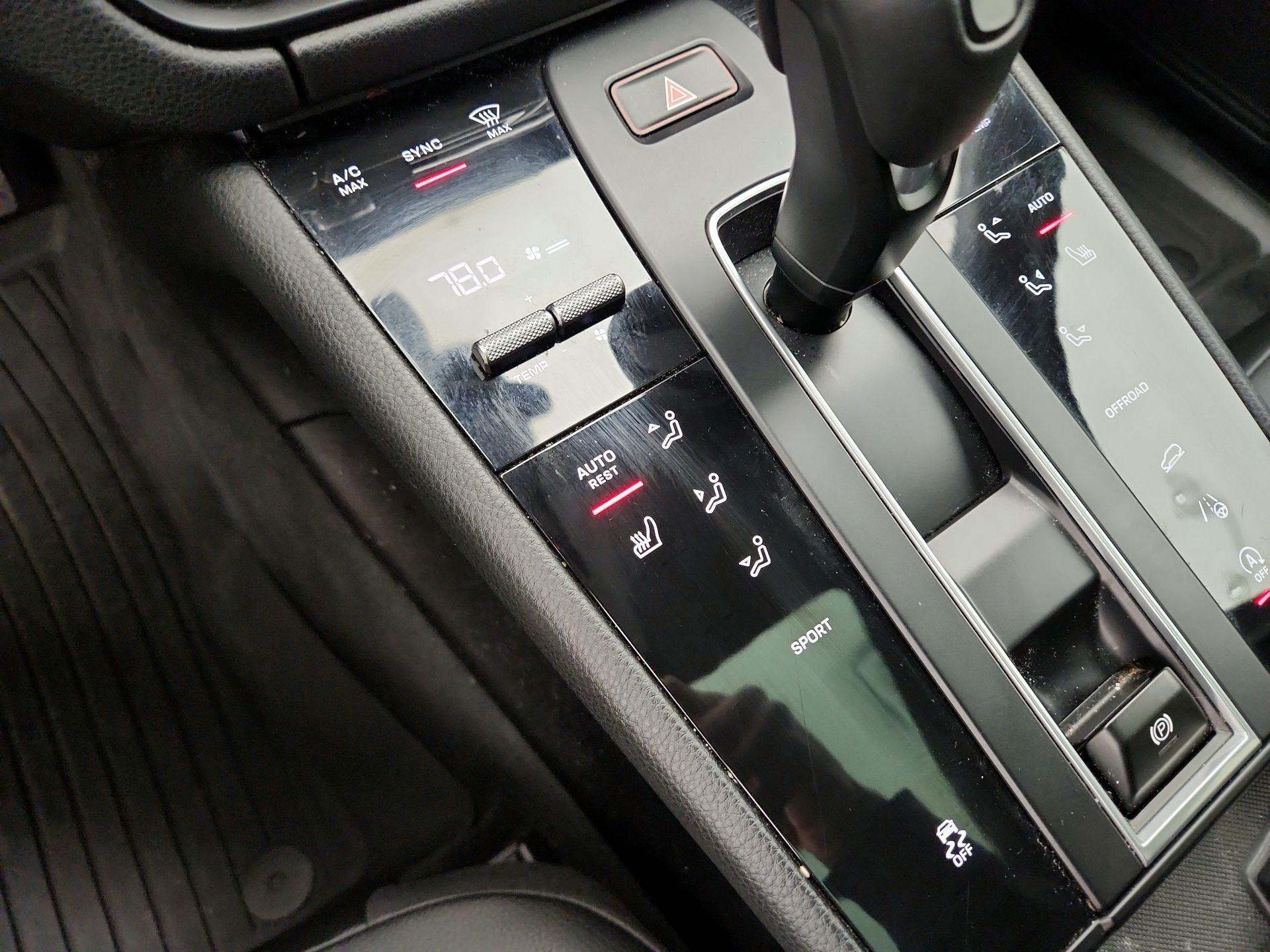 Thumbnail: 2023 Porsche Macan - 17