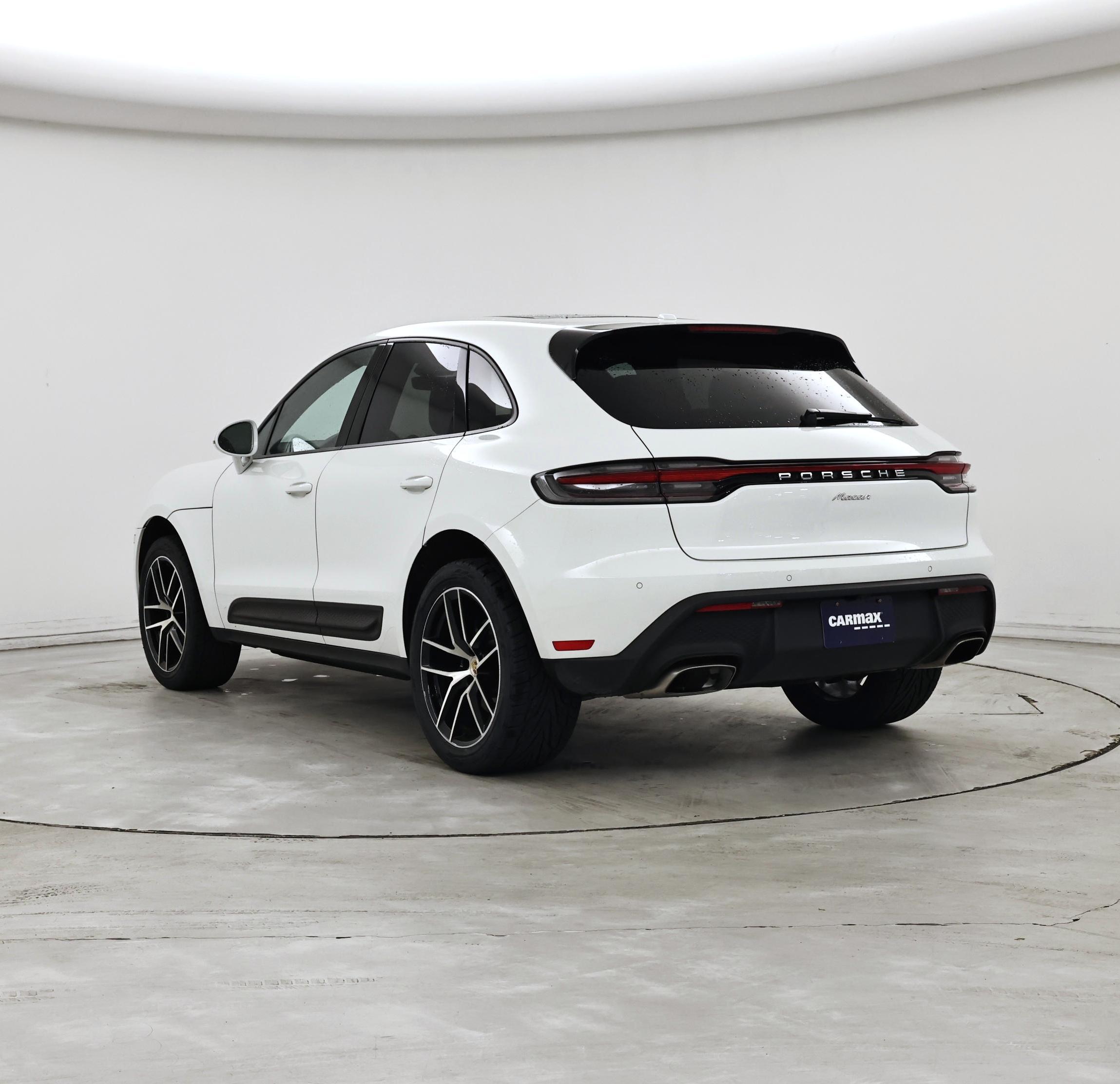 Thumbnail: 2023 Porsche Macan - 2