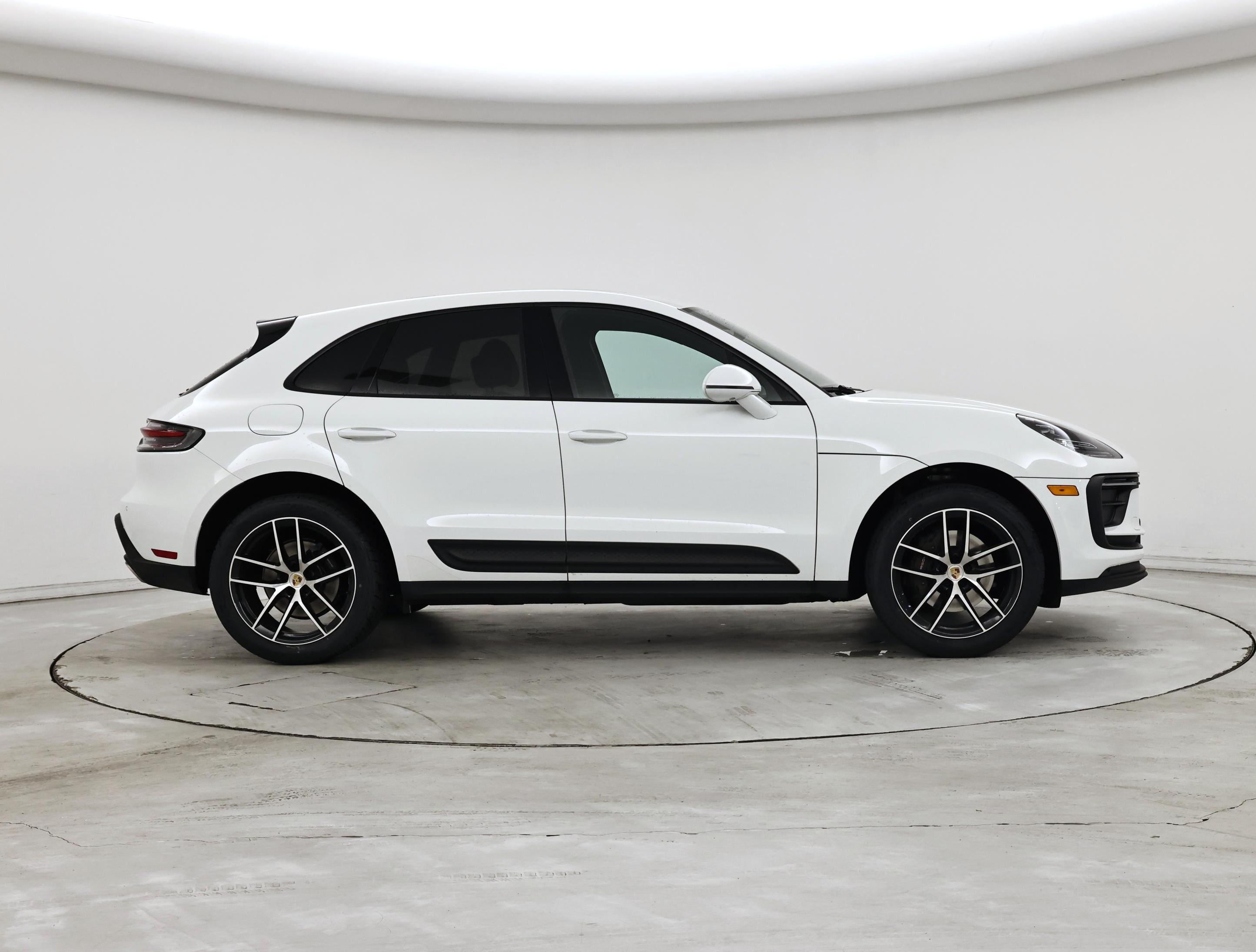 Thumbnail: 2023 Porsche Macan - 7