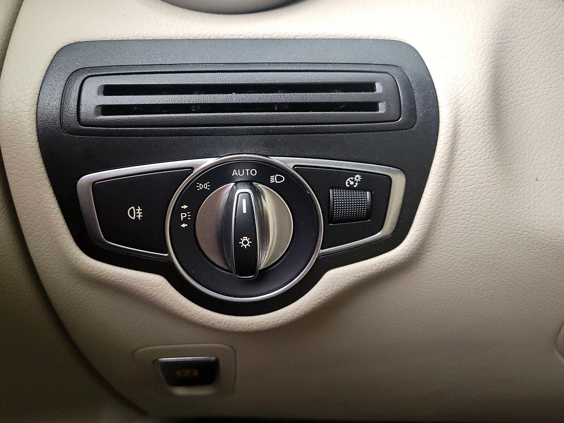 Thumbnail: 2022 Mercedes-Benz GLC - 13