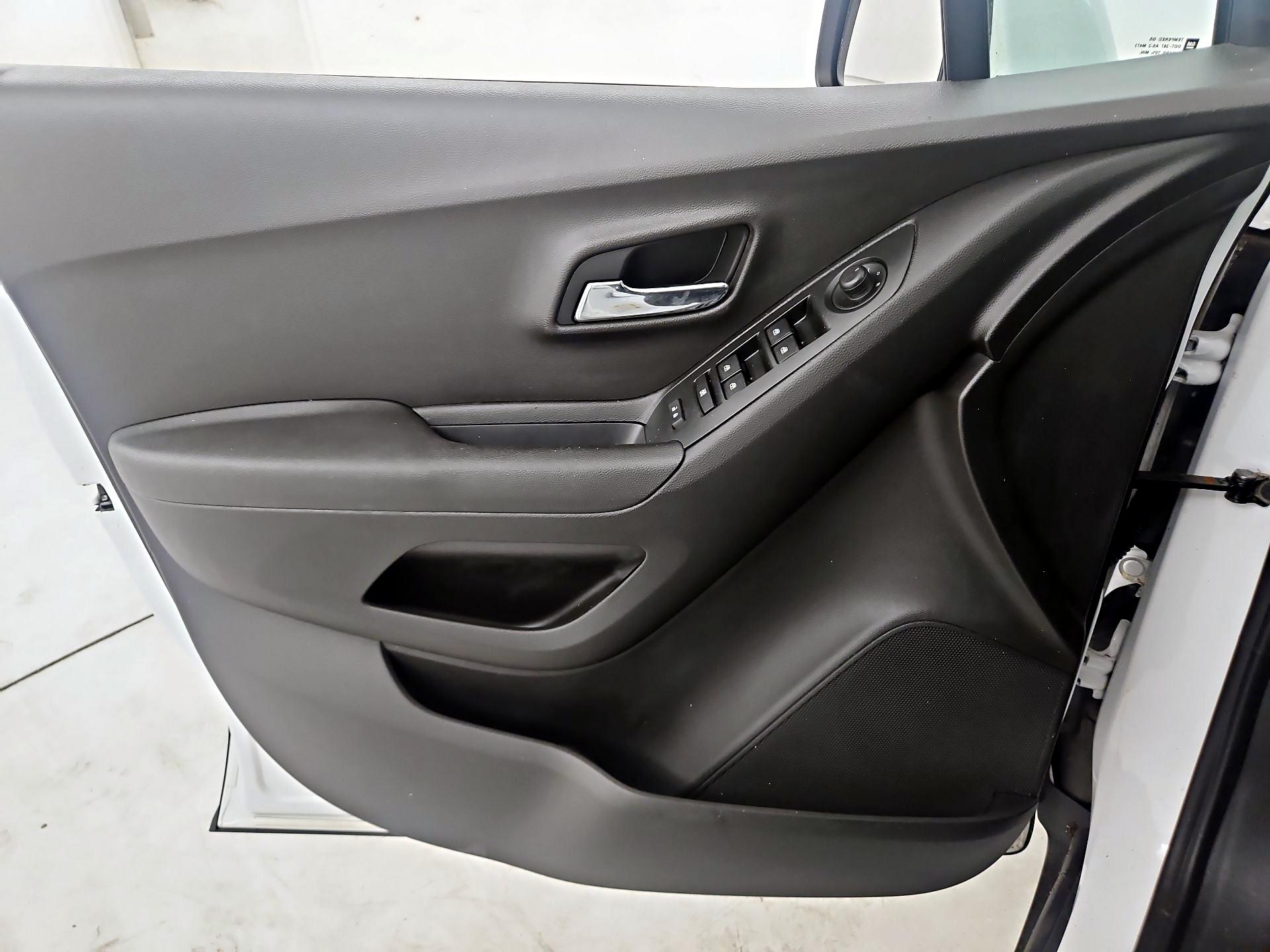 Thumbnail: 2016 Chevrolet Trax - 12