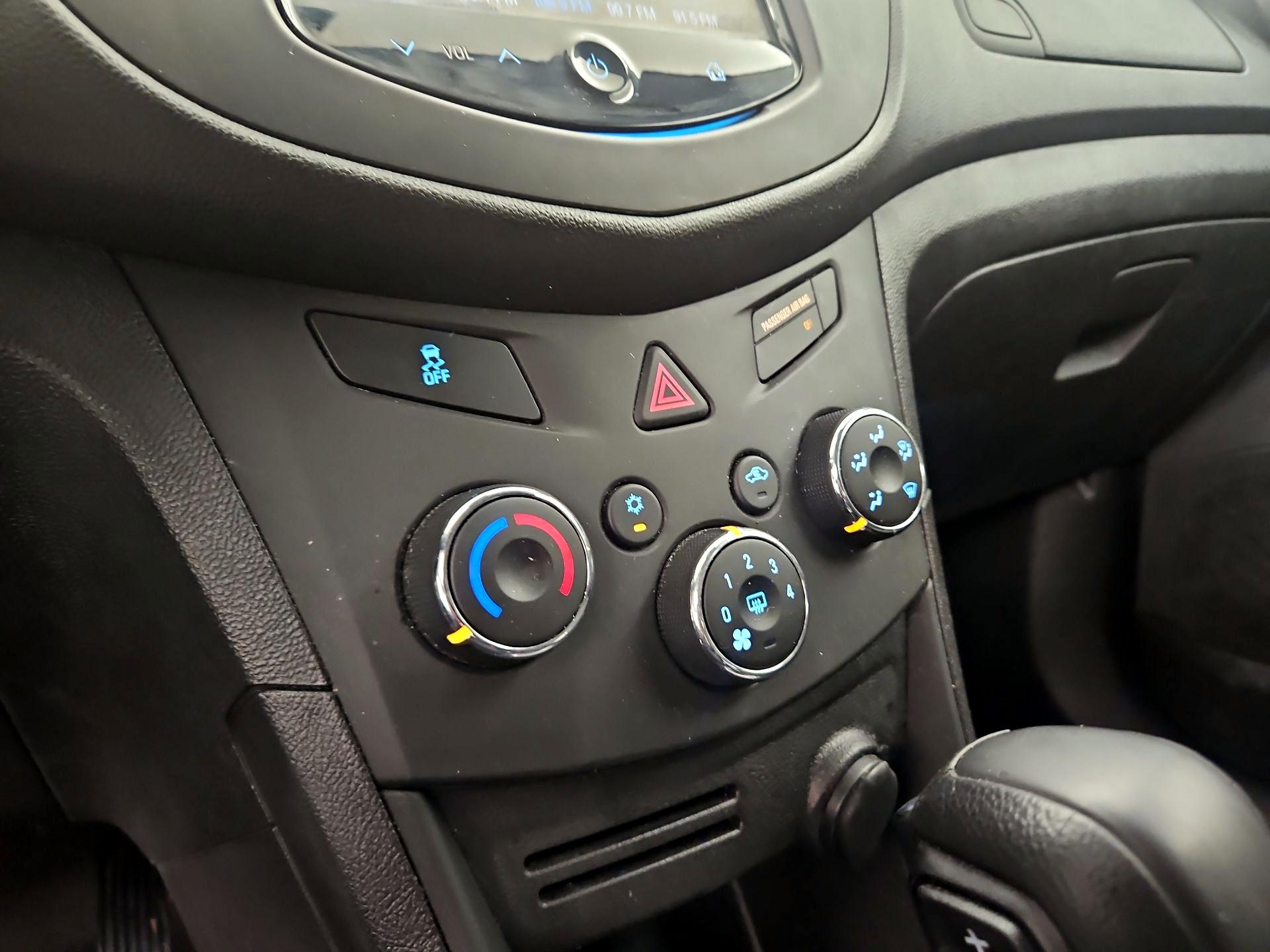 Thumbnail: 2016 Chevrolet Trax - 16