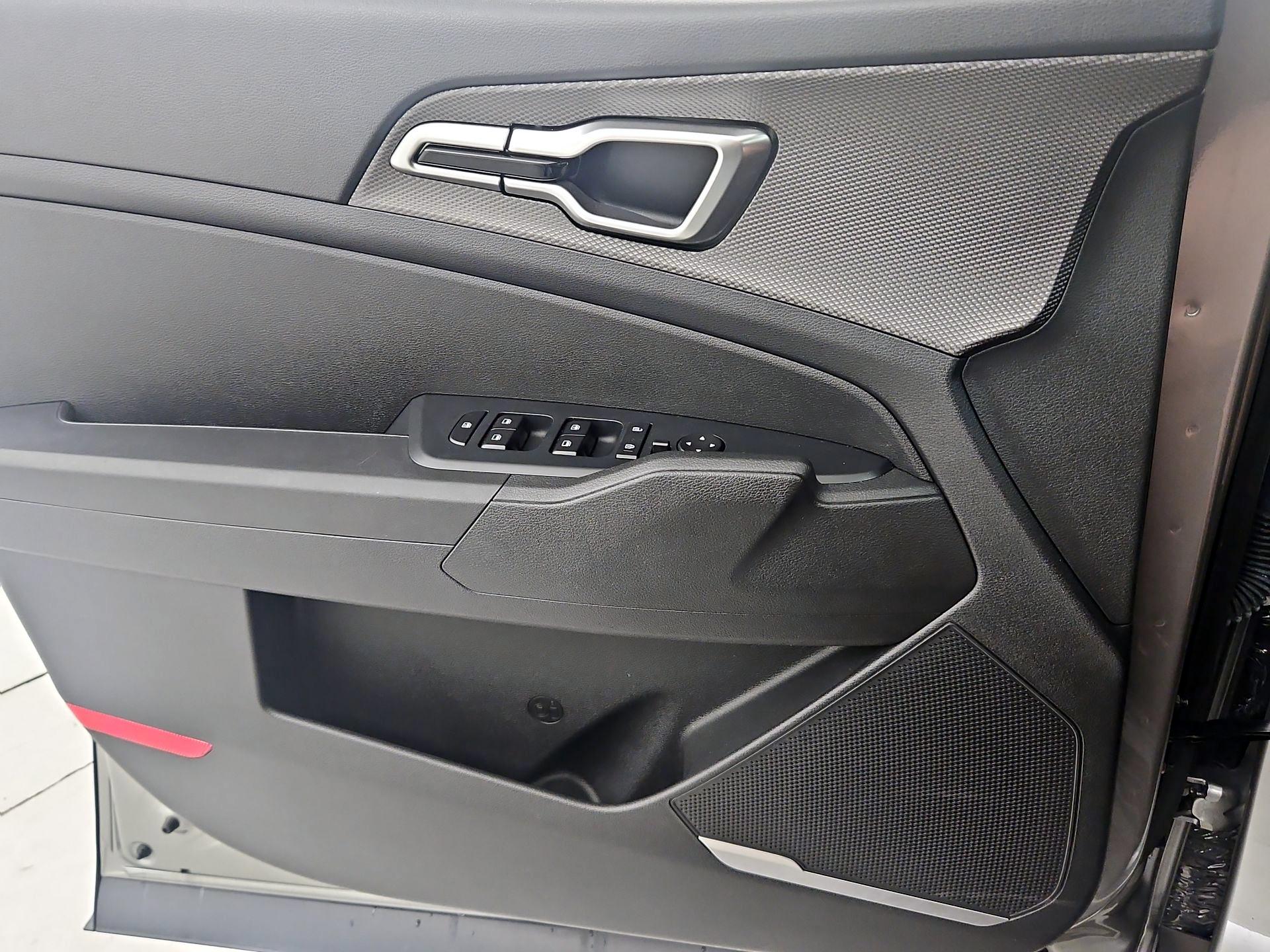 Thumbnail: 2025 Kia Sportage - 12