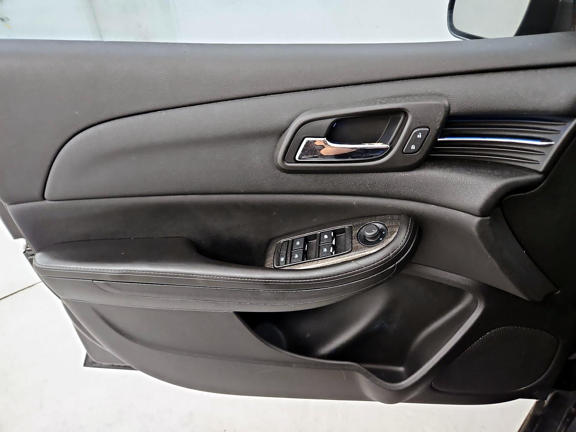 Thumbnail: 2015 Chevrolet Malibu - 12