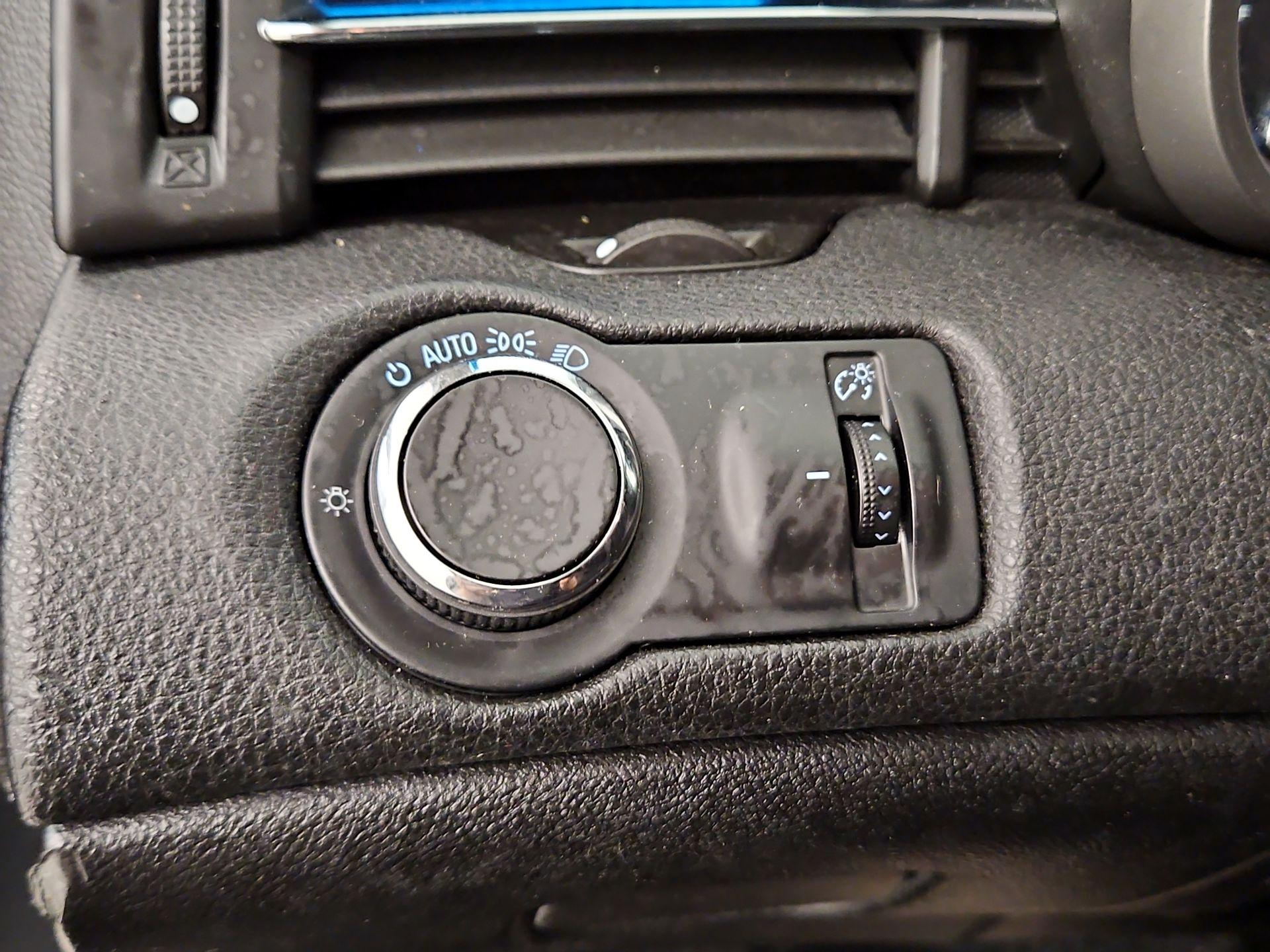 Thumbnail: 2015 Chevrolet Malibu - 13