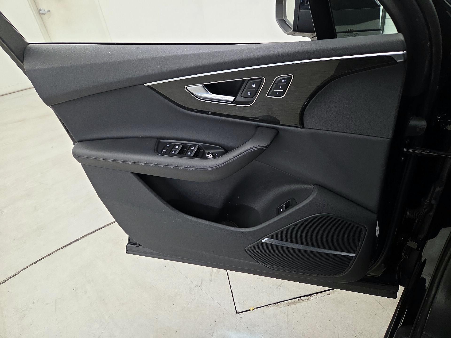 Thumbnail: 2023 Audi Q7 - 12