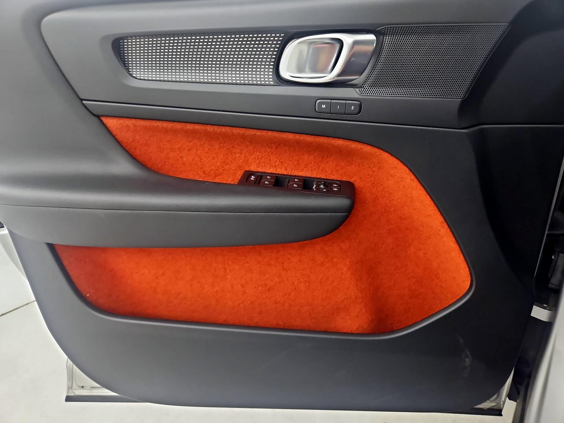 Thumbnail: 2019 Volvo XC40 - 12