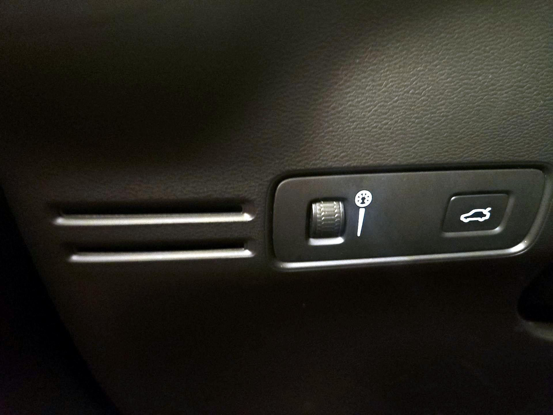 Thumbnail: 2019 Volvo XC40 - 13