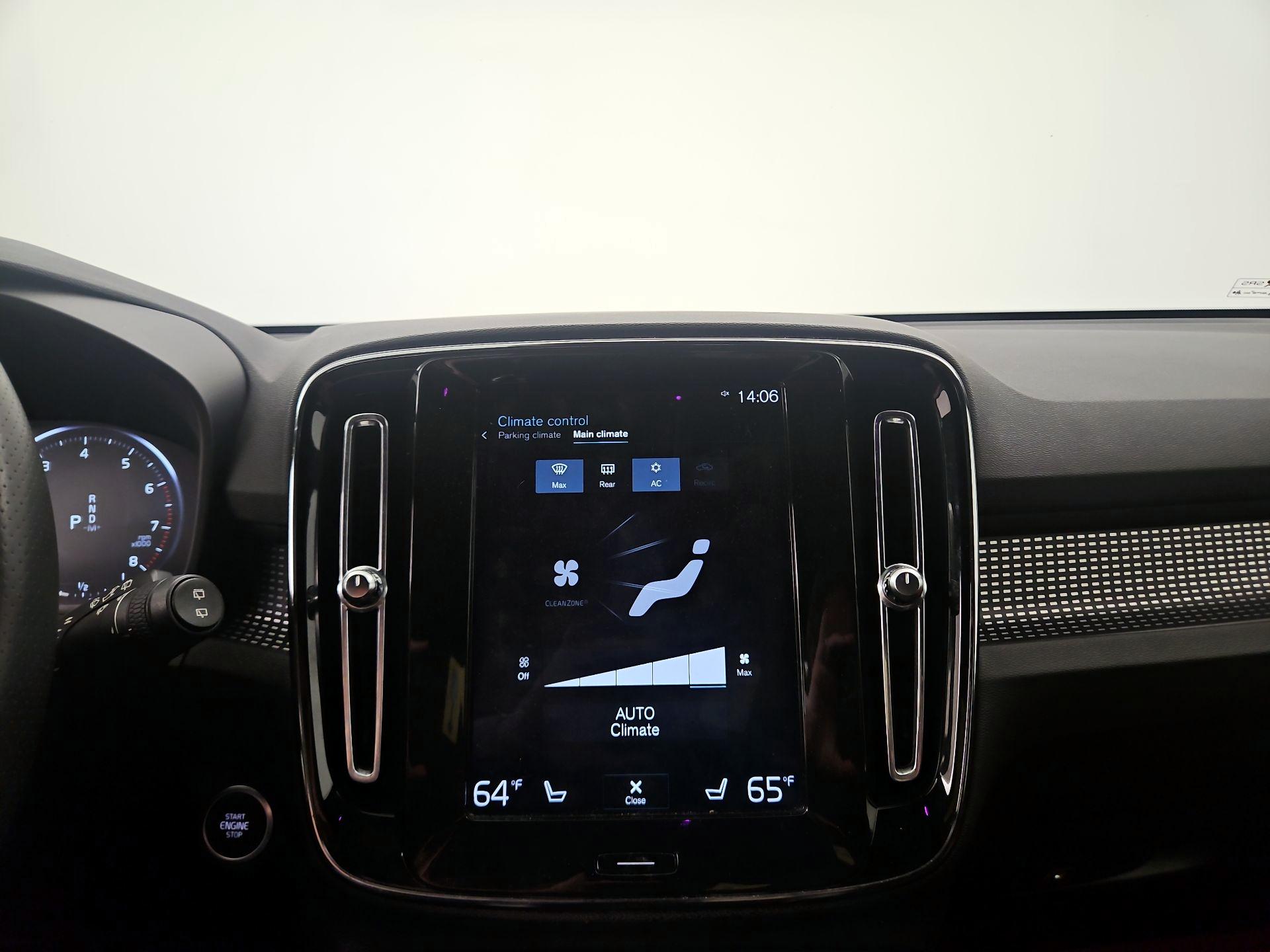 Thumbnail: 2019 Volvo XC40 - 17