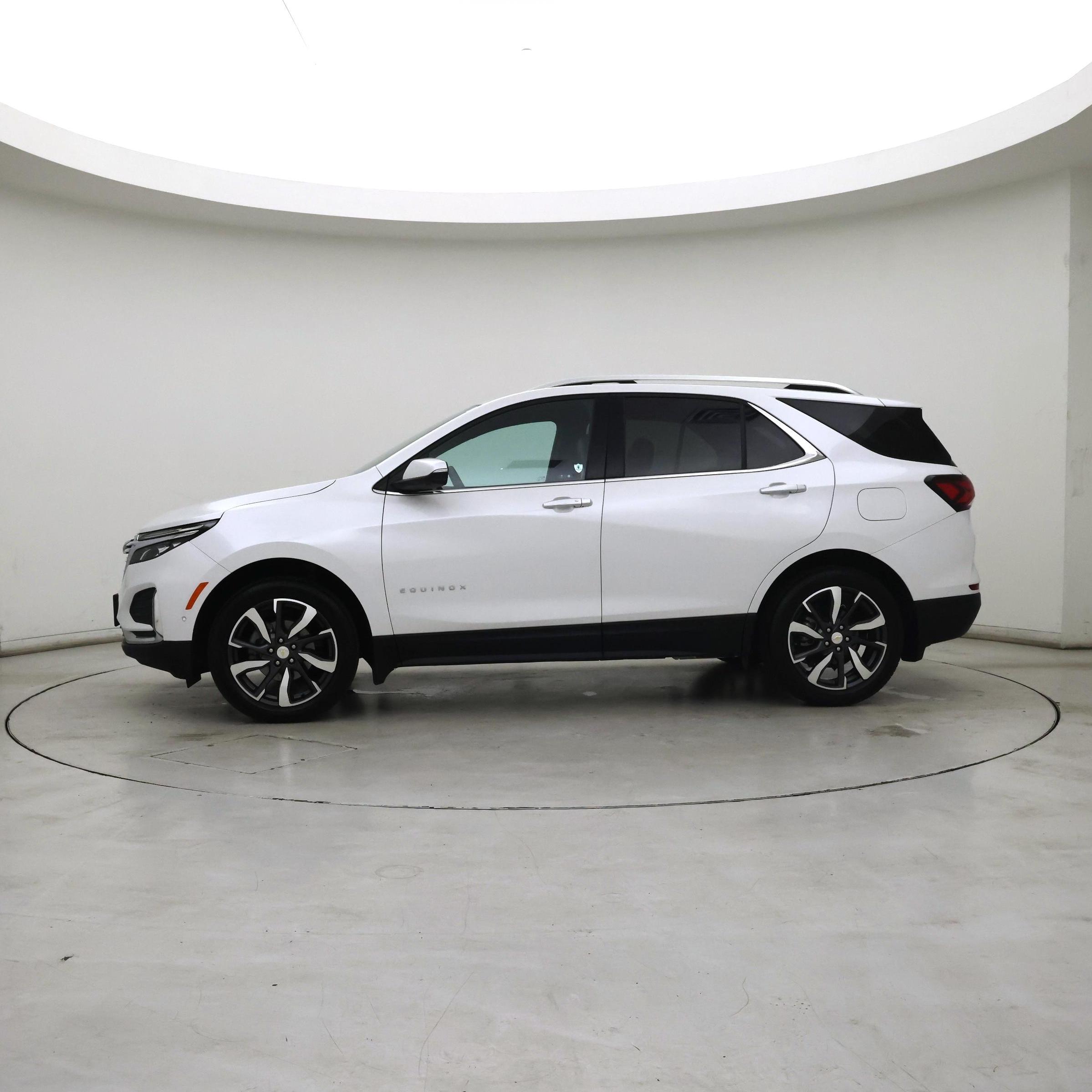 Thumbnail: 2022 Chevrolet Equinox - 3