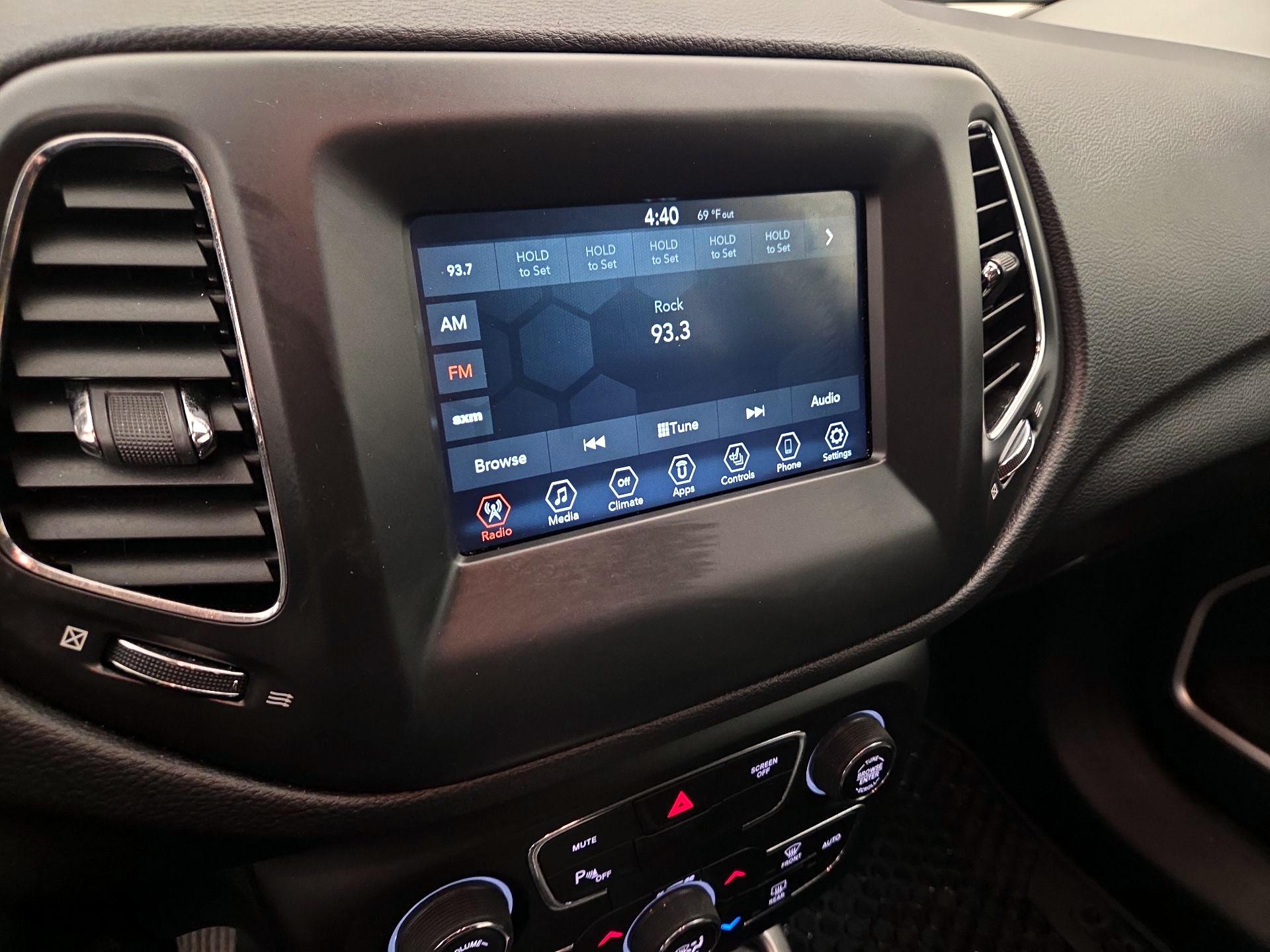 Thumbnail: 2020 Jeep Compass - 15