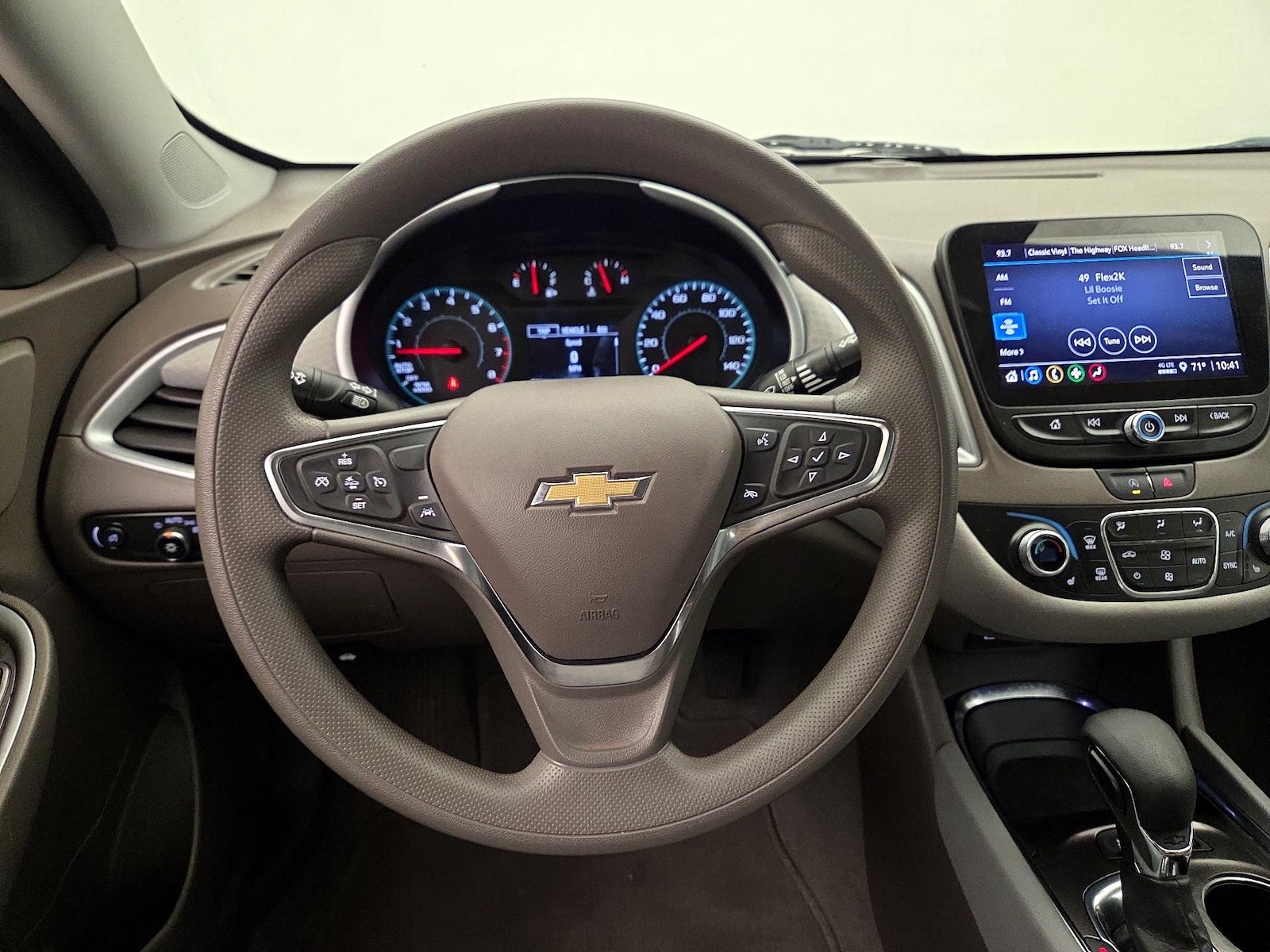 2024 Chevrolet Malibu 1LT - Photo 11
