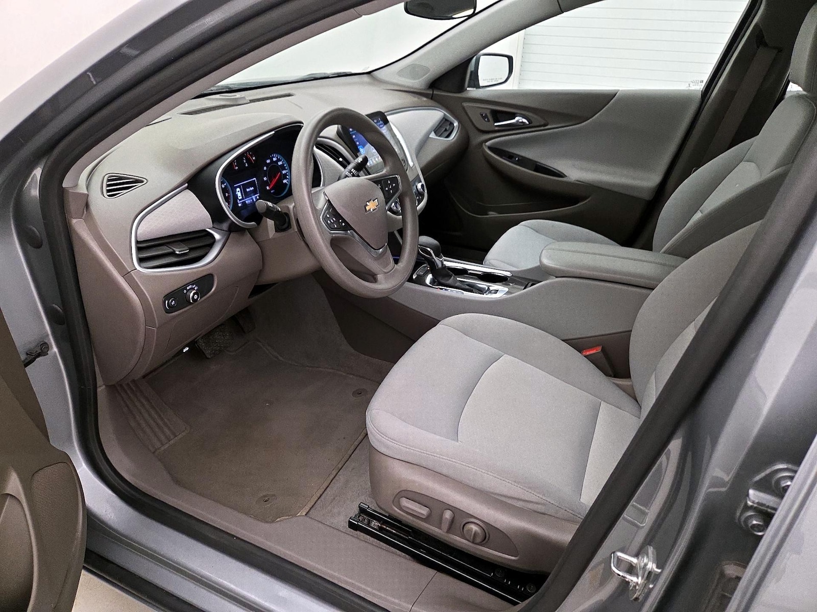 2024 Chevrolet Malibu 1LT - Photo 12