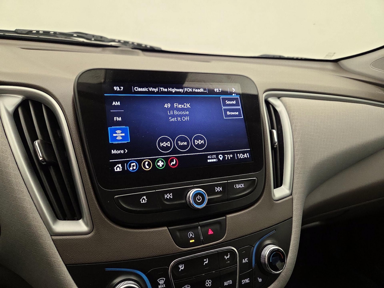 2024 Chevrolet Malibu 1LT - Photo 16
