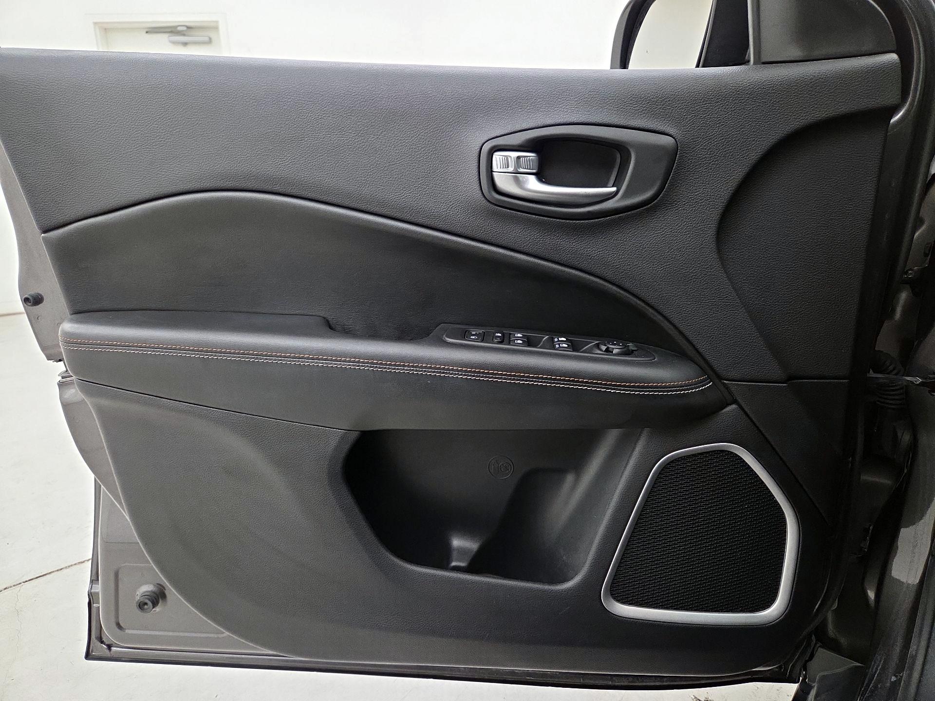 Thumbnail: 2020 Jeep Compass - 12