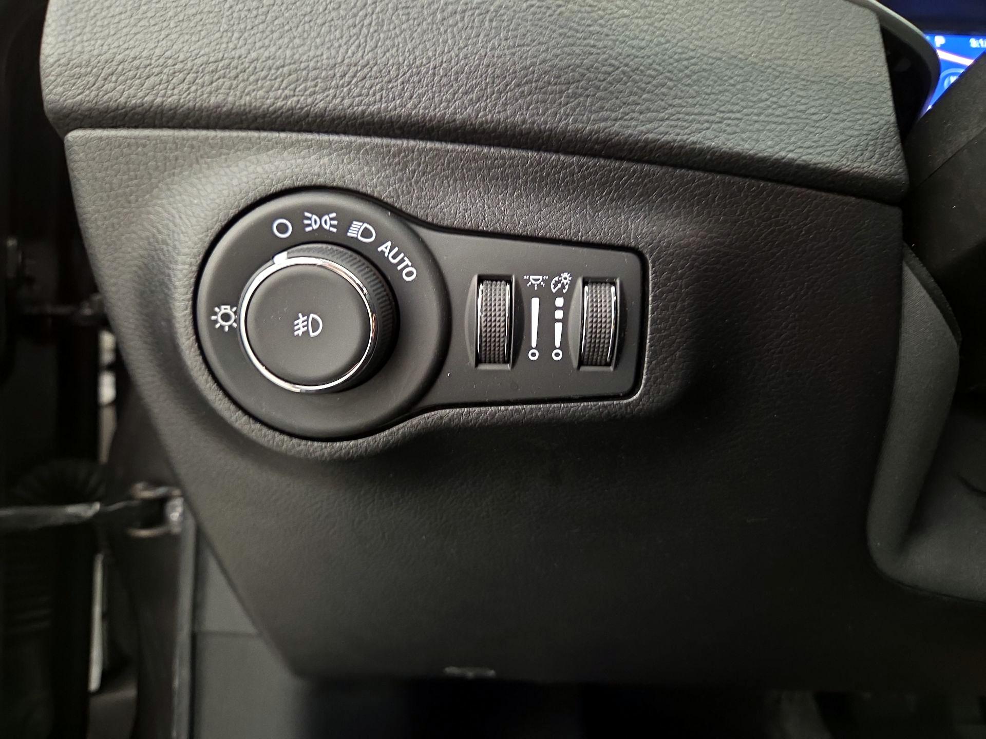 Thumbnail: 2020 Jeep Compass - 13