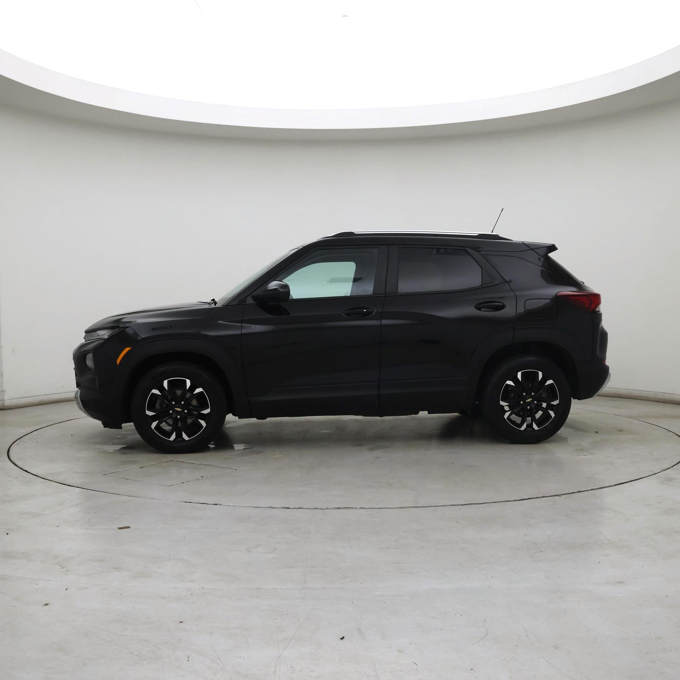 Thumbnail: 2023 Chevrolet TrailBlazer - 3