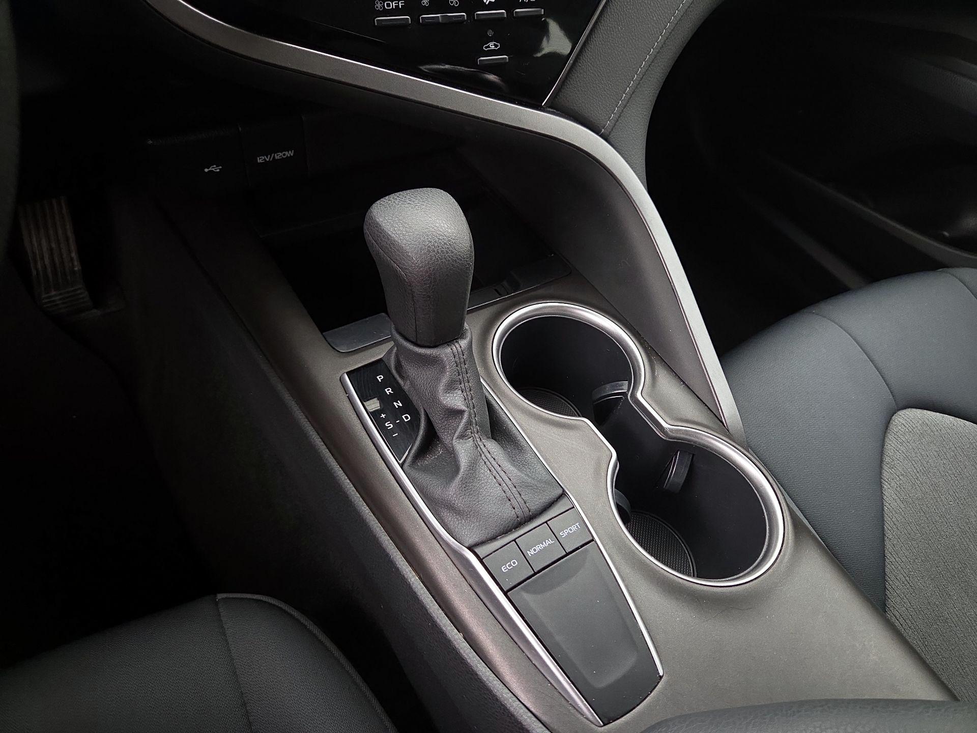 Thumbnail: 2022 Toyota Camry - 17