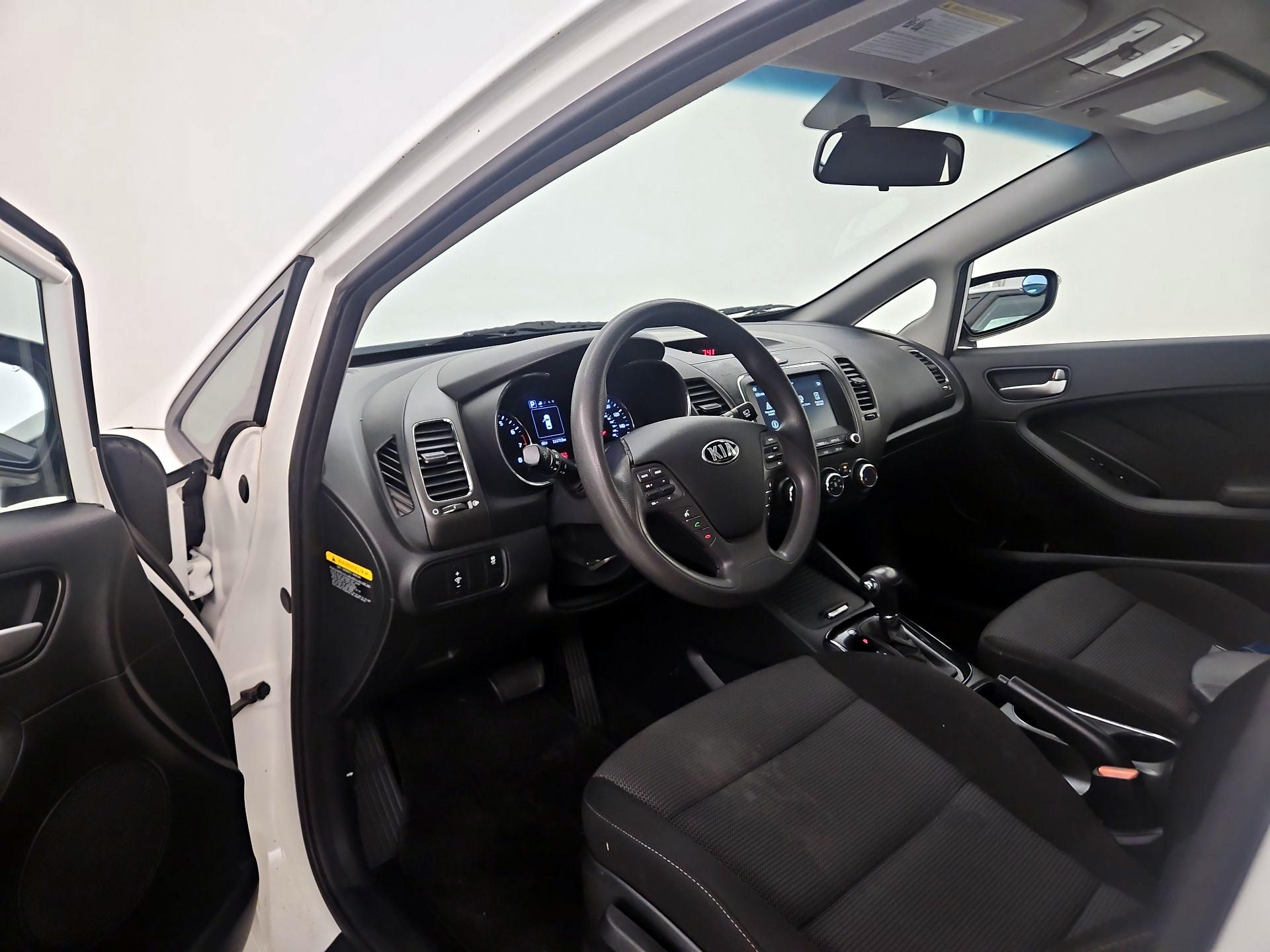 Thumbnail: 2017 Kia Forte - 11