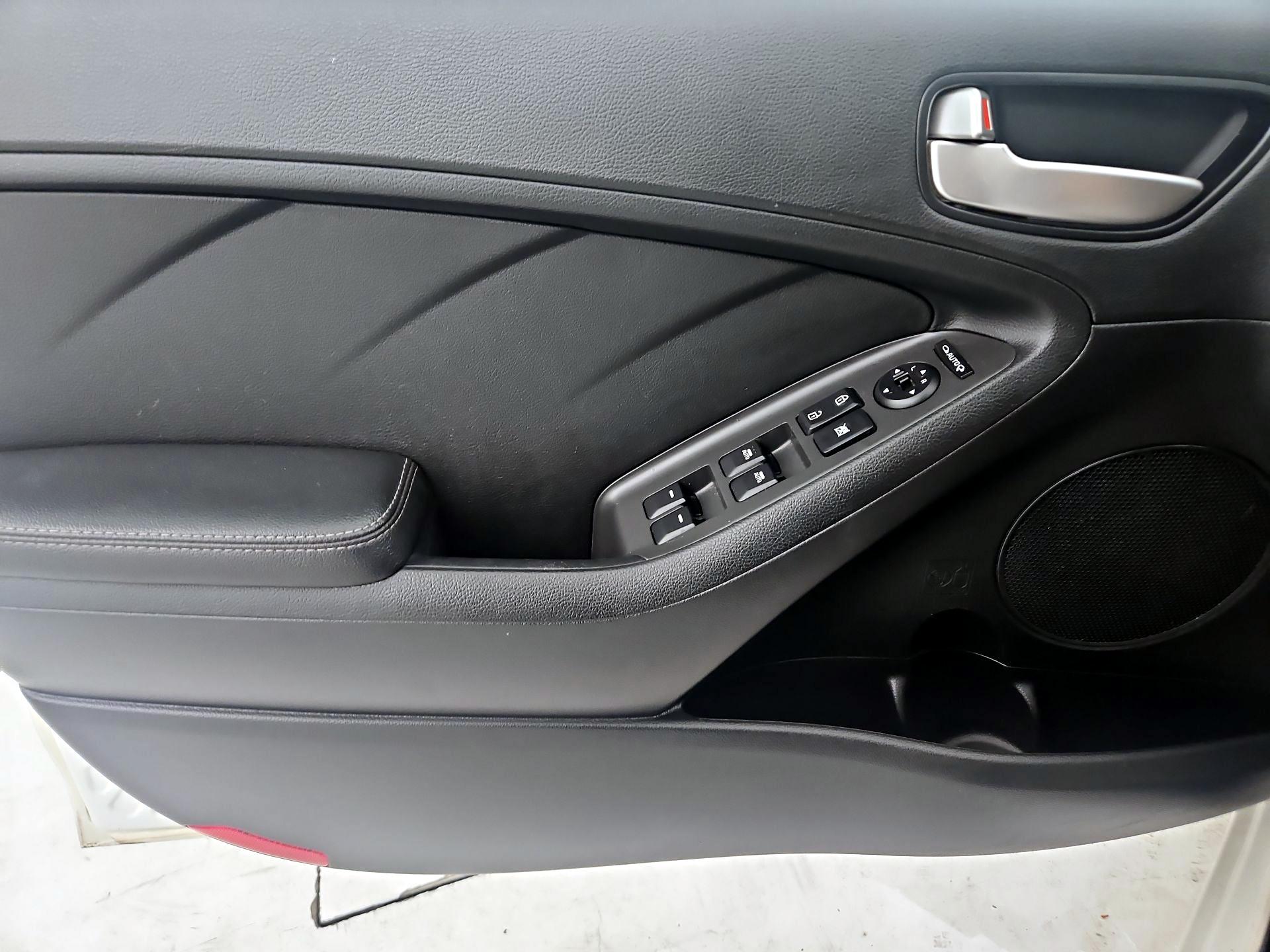 Thumbnail: 2017 Kia Forte - 12