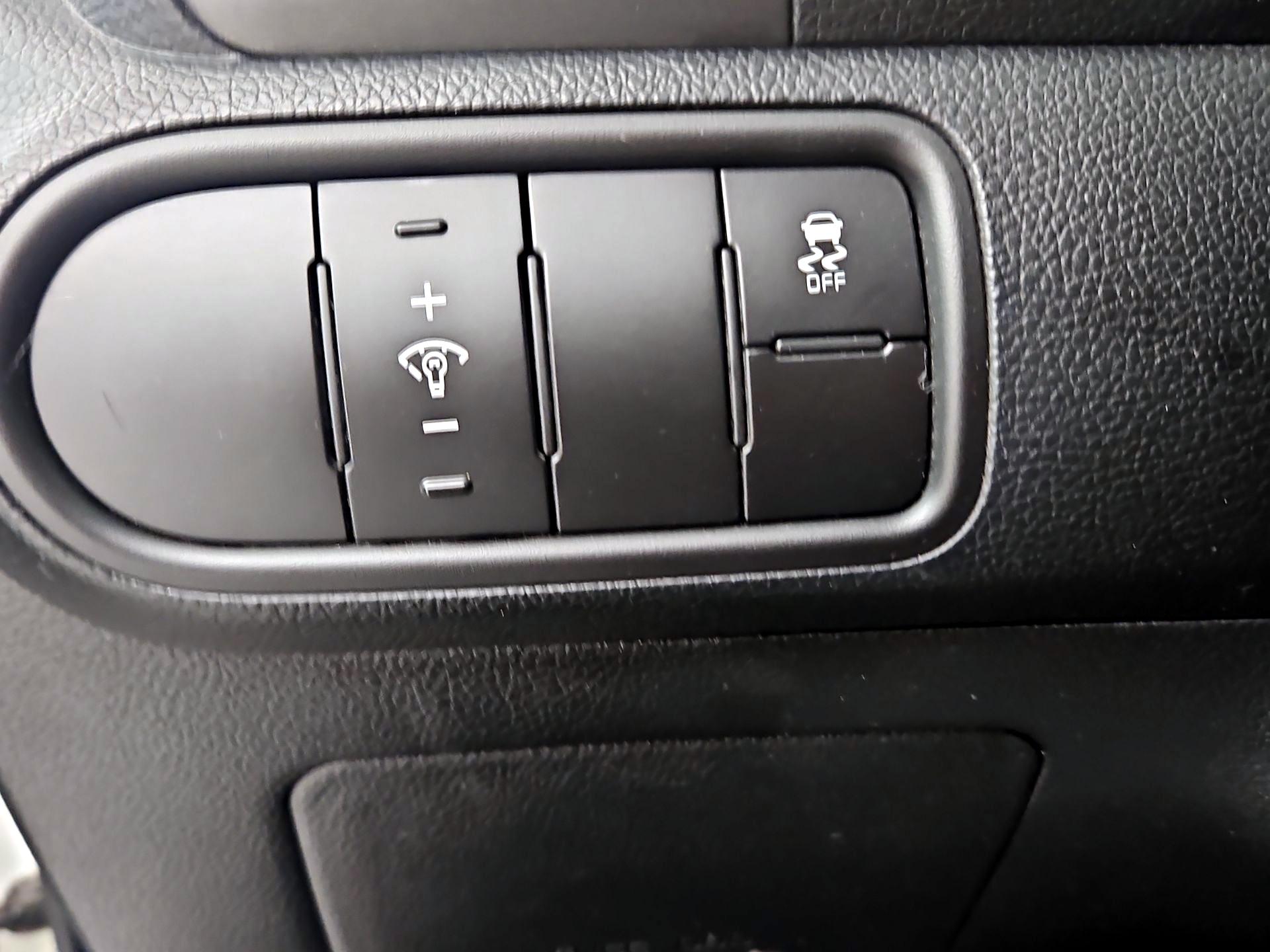 Thumbnail: 2017 Kia Forte - 13