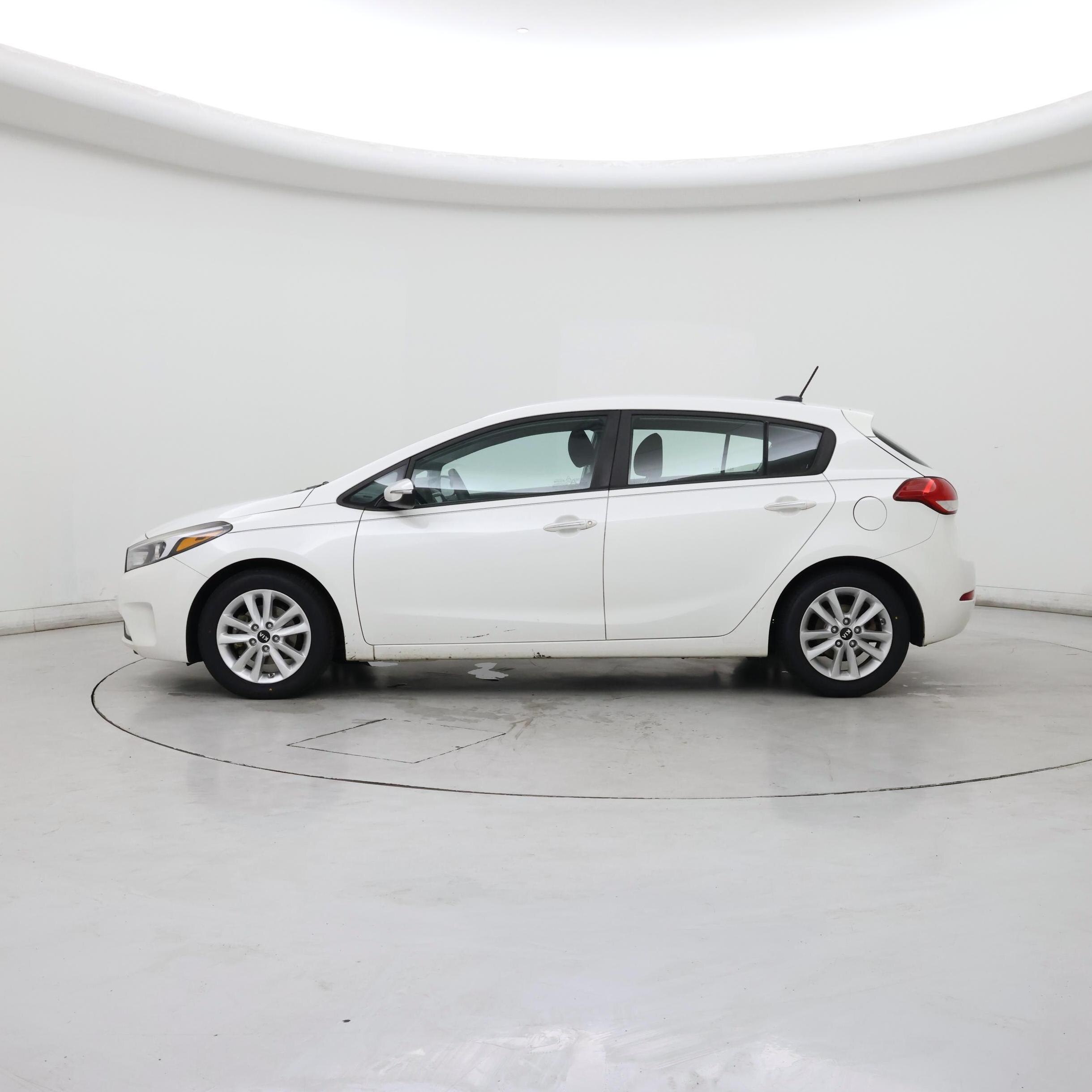 Thumbnail: 2017 Kia Forte - 3