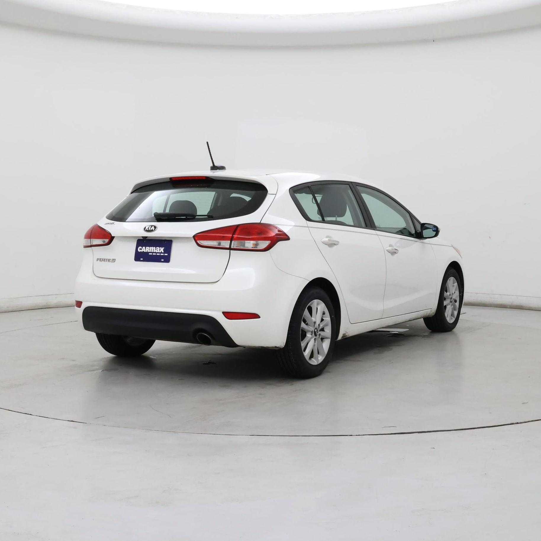 Thumbnail: 2017 Kia Forte - 8