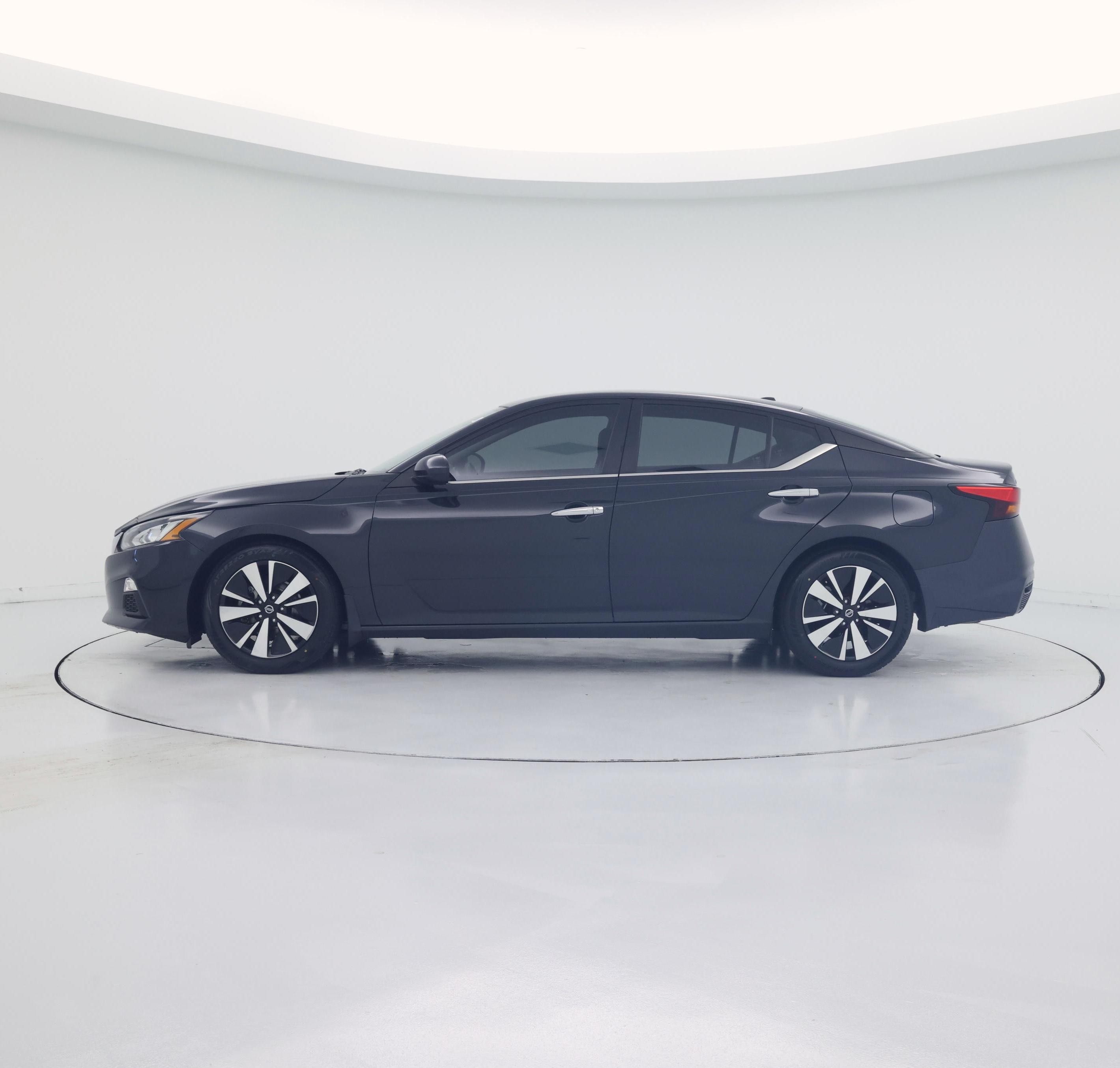 Thumbnail: 2022 Nissan Altima - 3