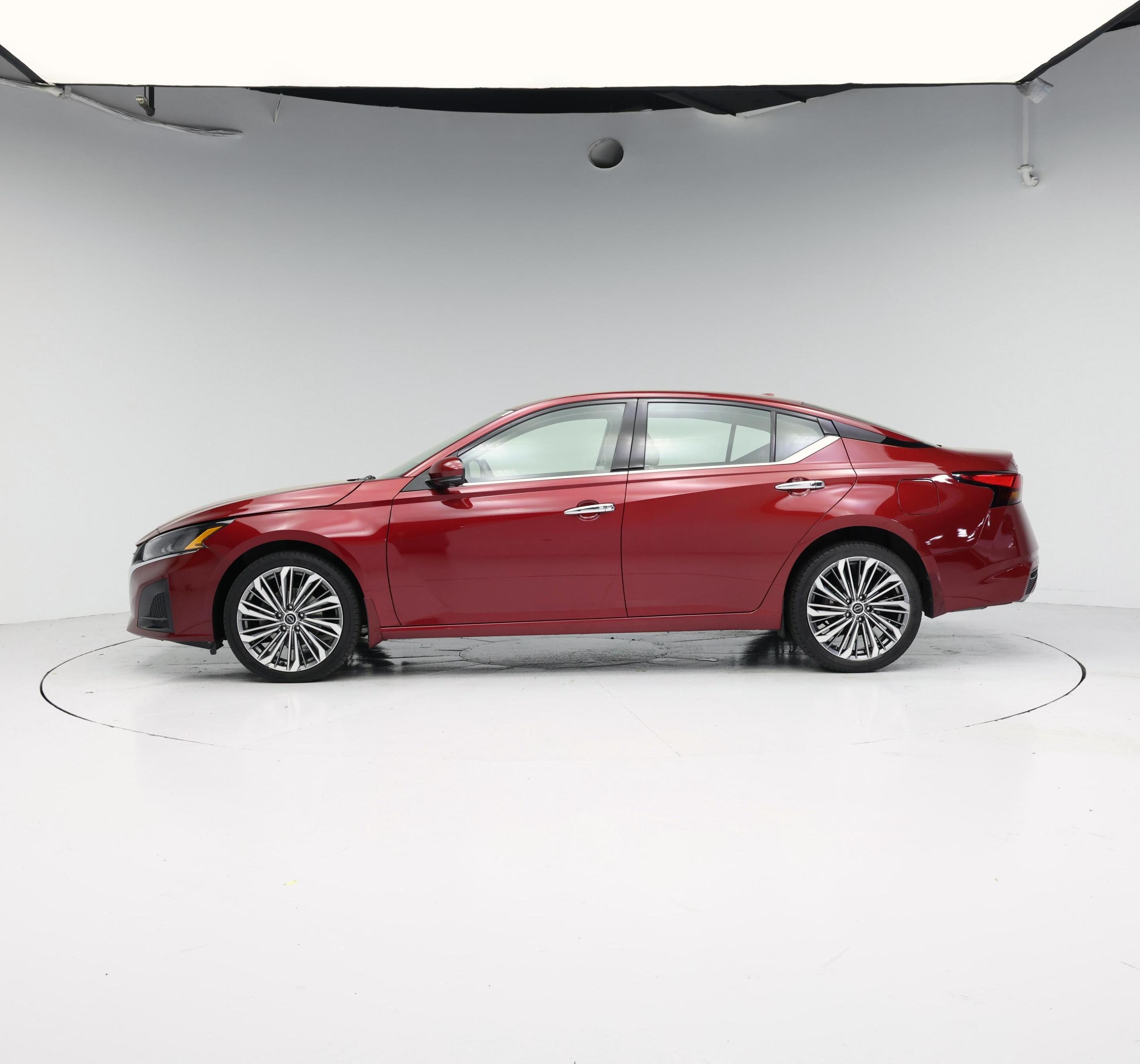 Thumbnail: 2023 Nissan Altima - 3