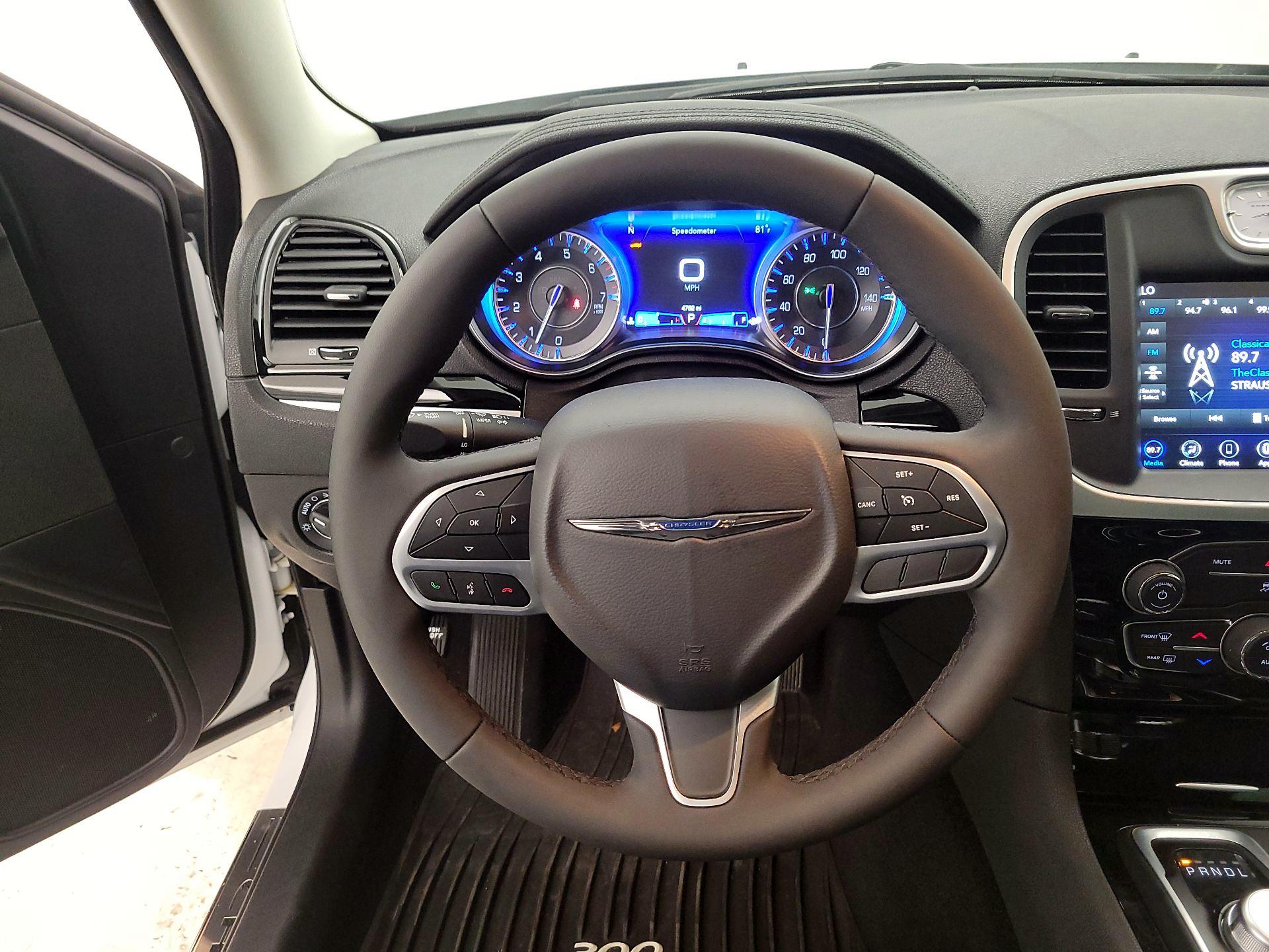 Thumbnail: 2023 Chrysler 300 - 10