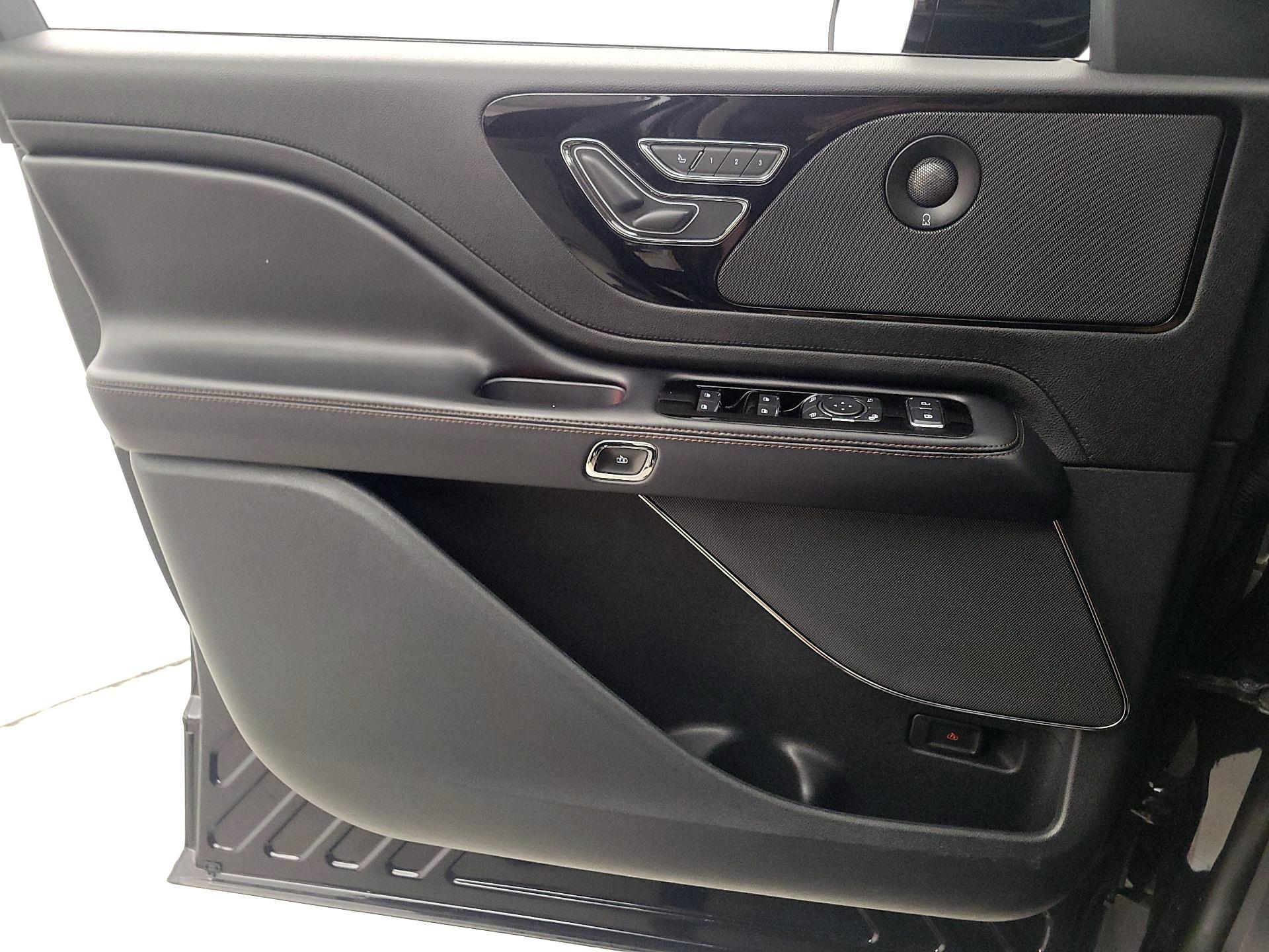 Thumbnail: 2022 Lincoln Aviator - 12