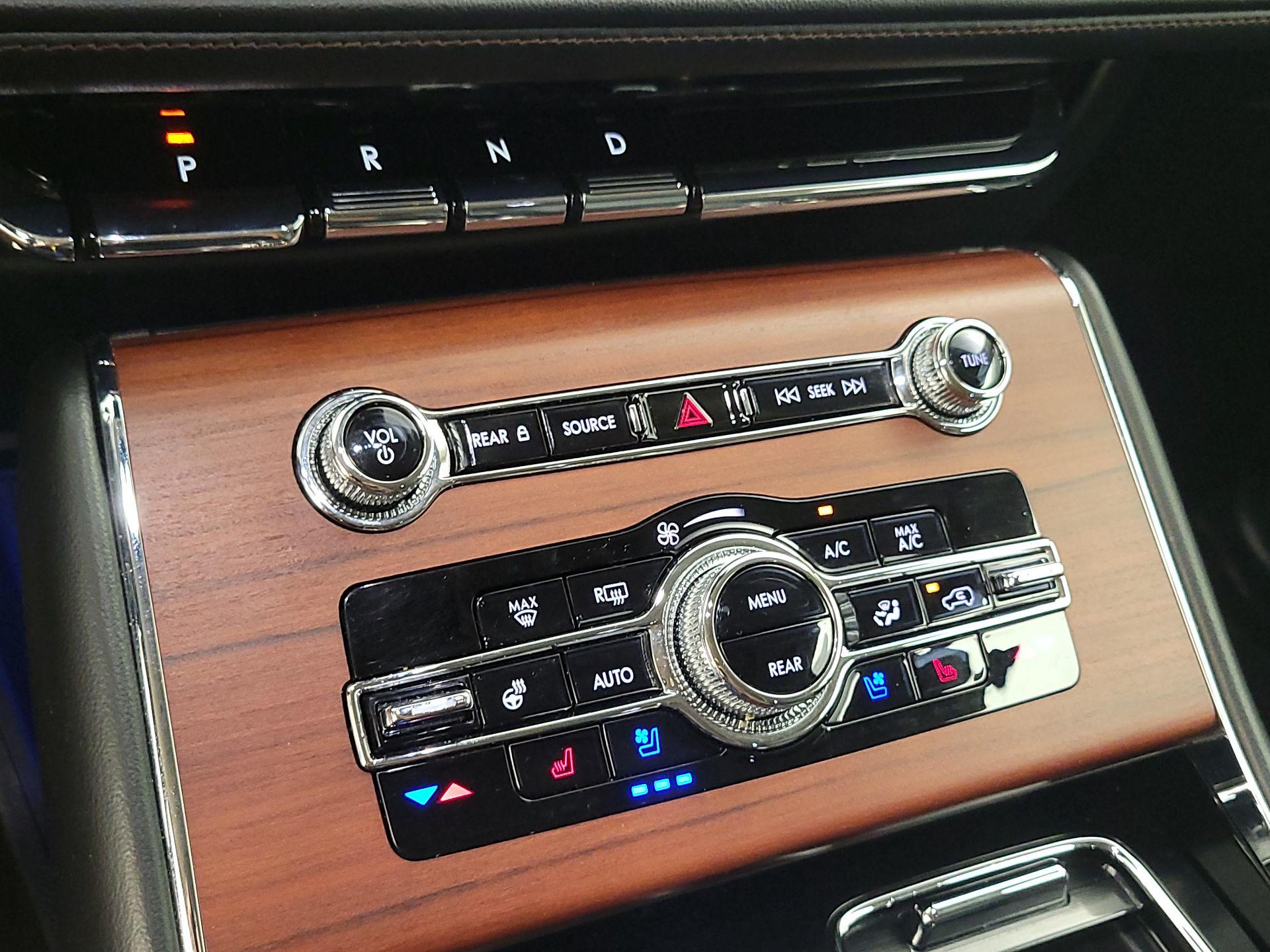 Thumbnail: 2022 Lincoln Aviator - 16