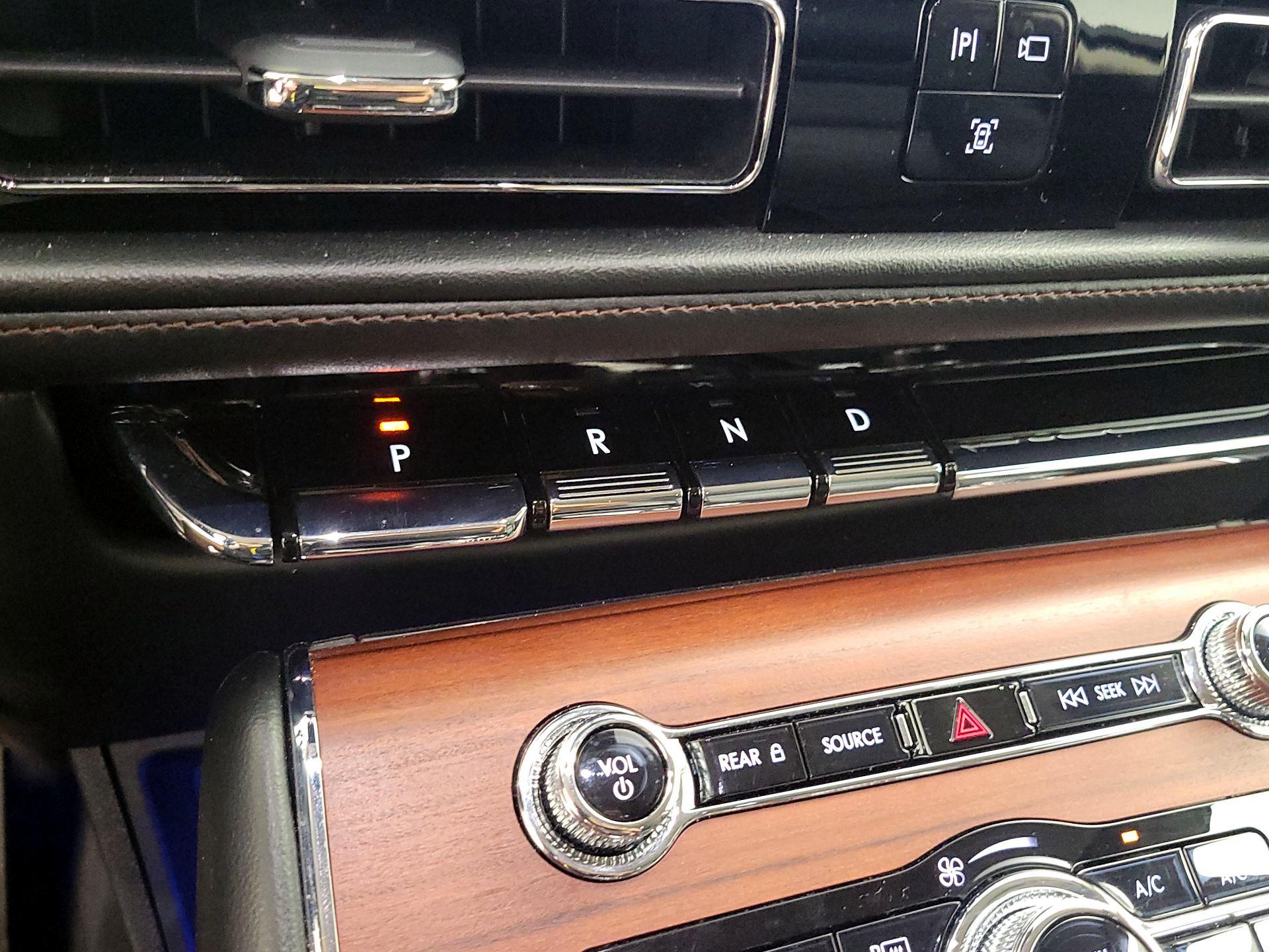 Thumbnail: 2022 Lincoln Aviator - 17