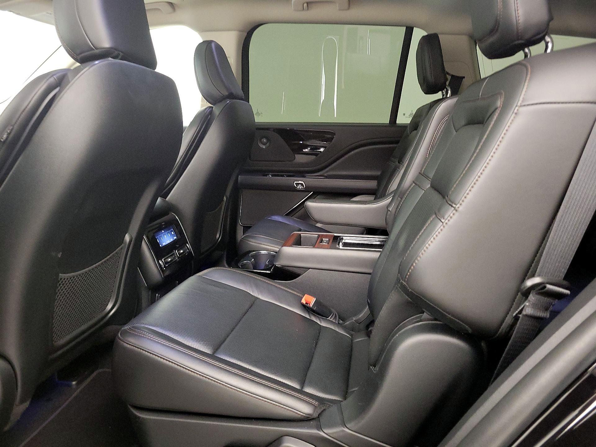 Thumbnail: 2022 Lincoln Aviator - 20