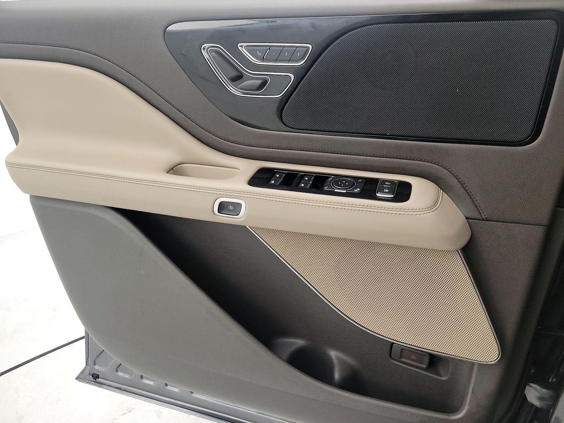 Thumbnail: 2022 Lincoln Aviator - 12