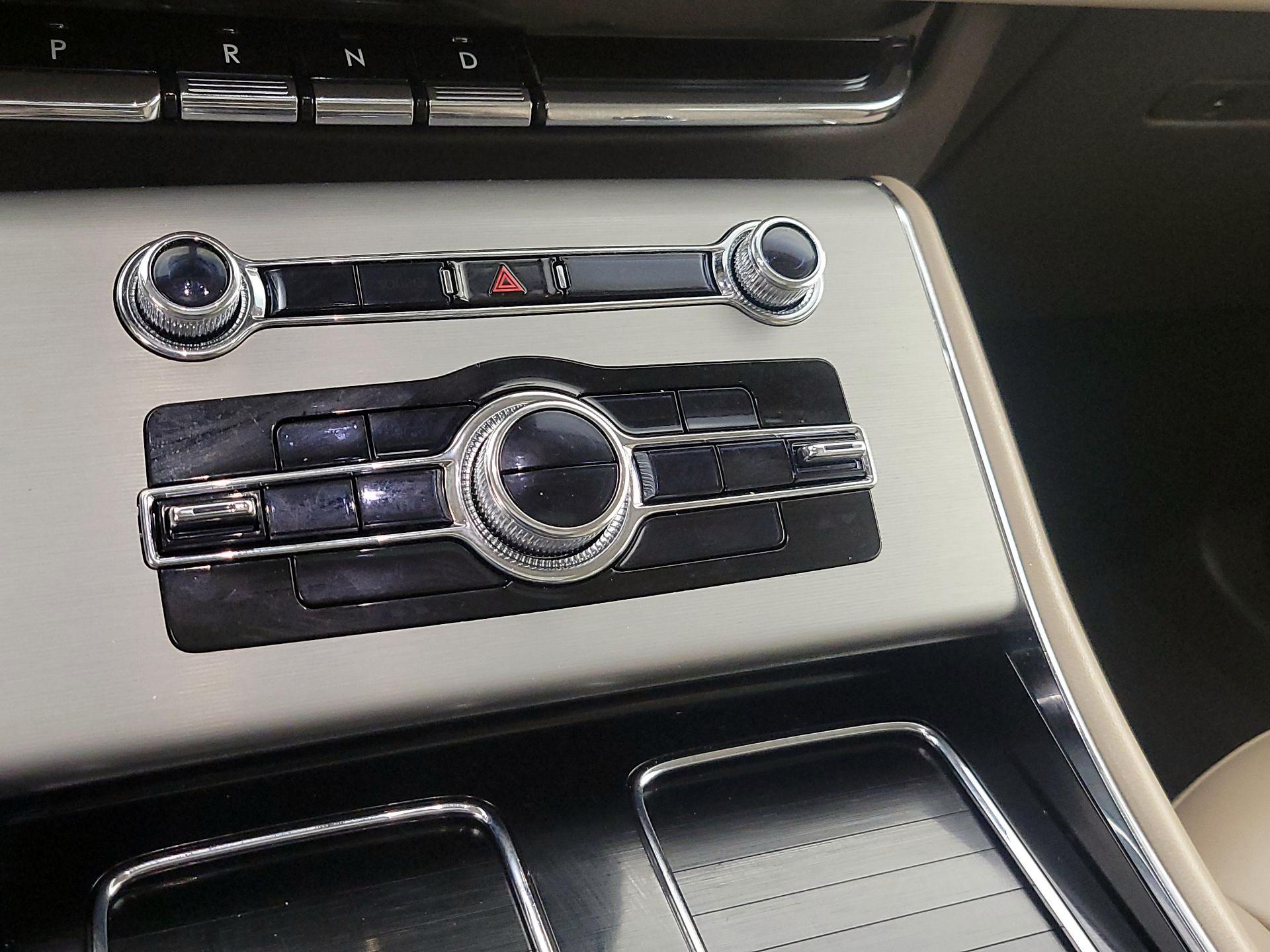 Thumbnail: 2022 Lincoln Aviator - 17