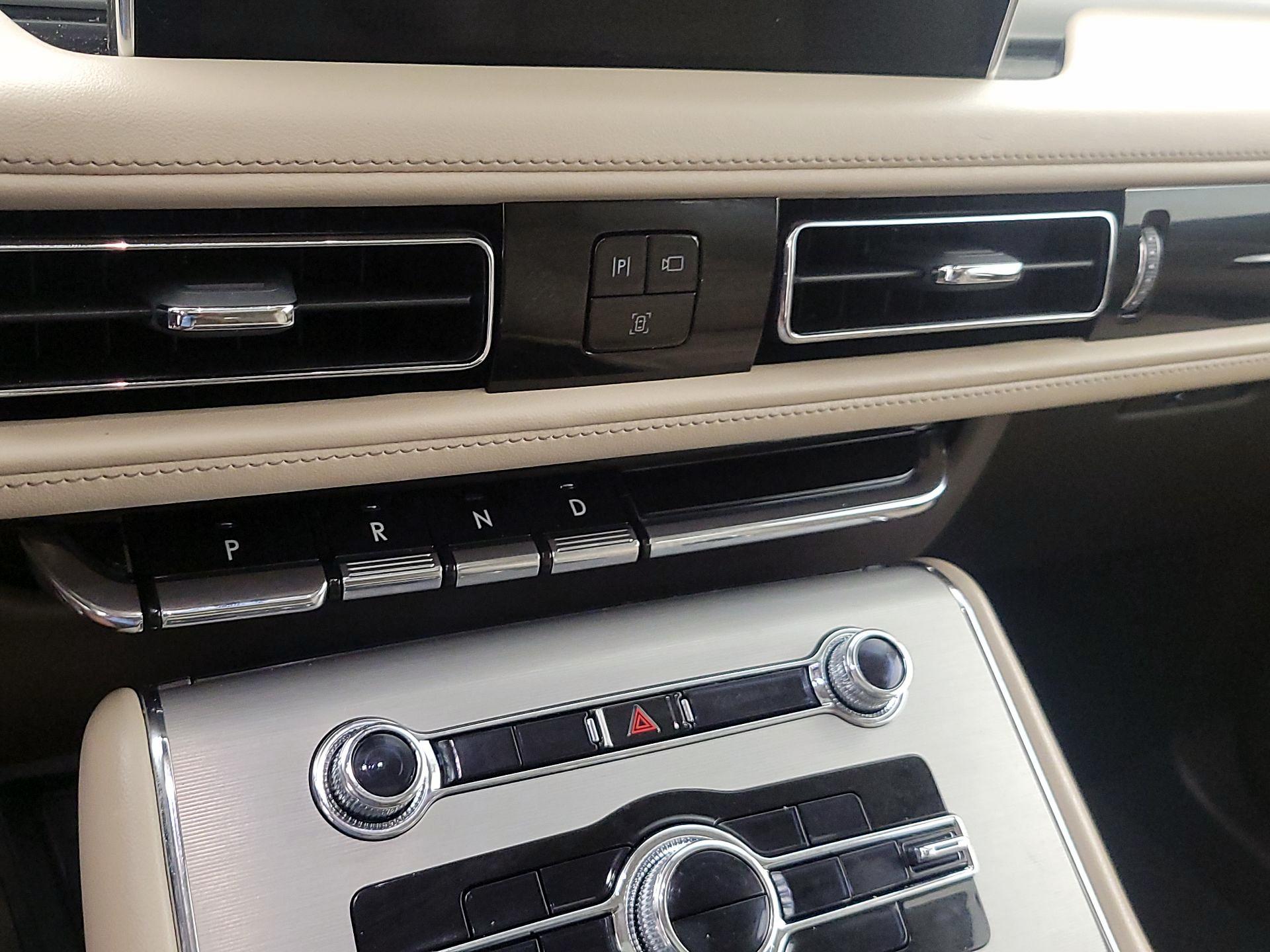 Thumbnail: 2022 Lincoln Aviator - 18